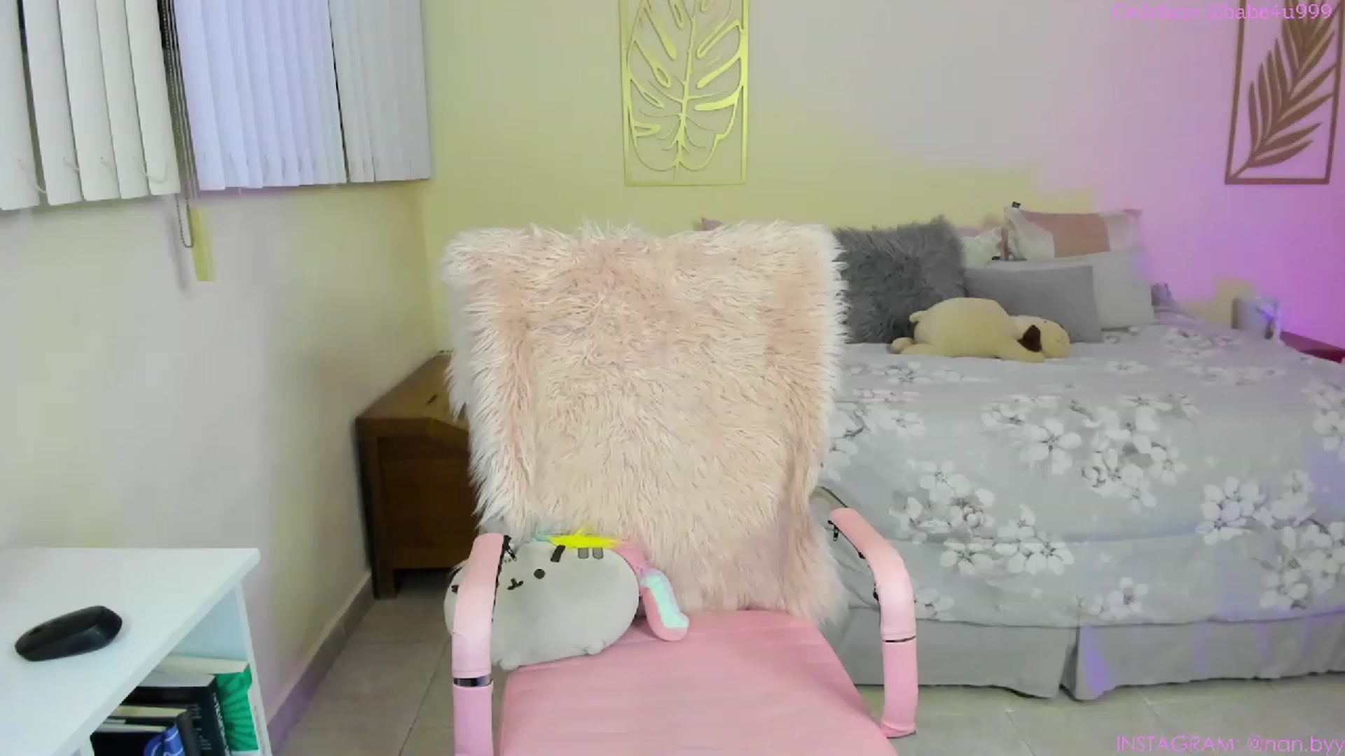 Gallery image thumbnail from NancyyB's myfreecams stream on, 03/24/2023, 01:59 image 9 of 20