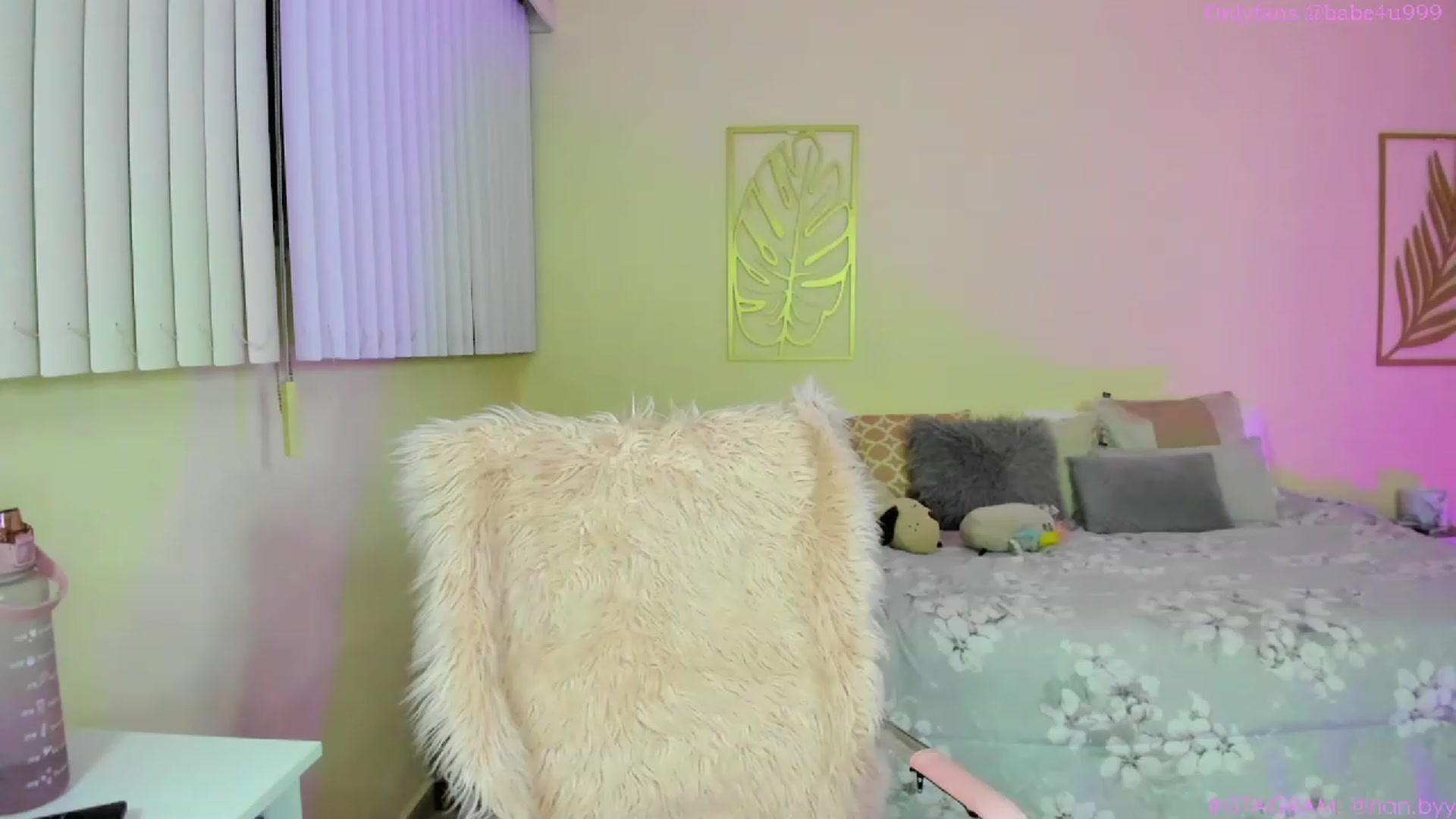 Gallery image thumbnail from NancyyB's myfreecams stream on, 03/30/2023, 02:13 image 10 of 20