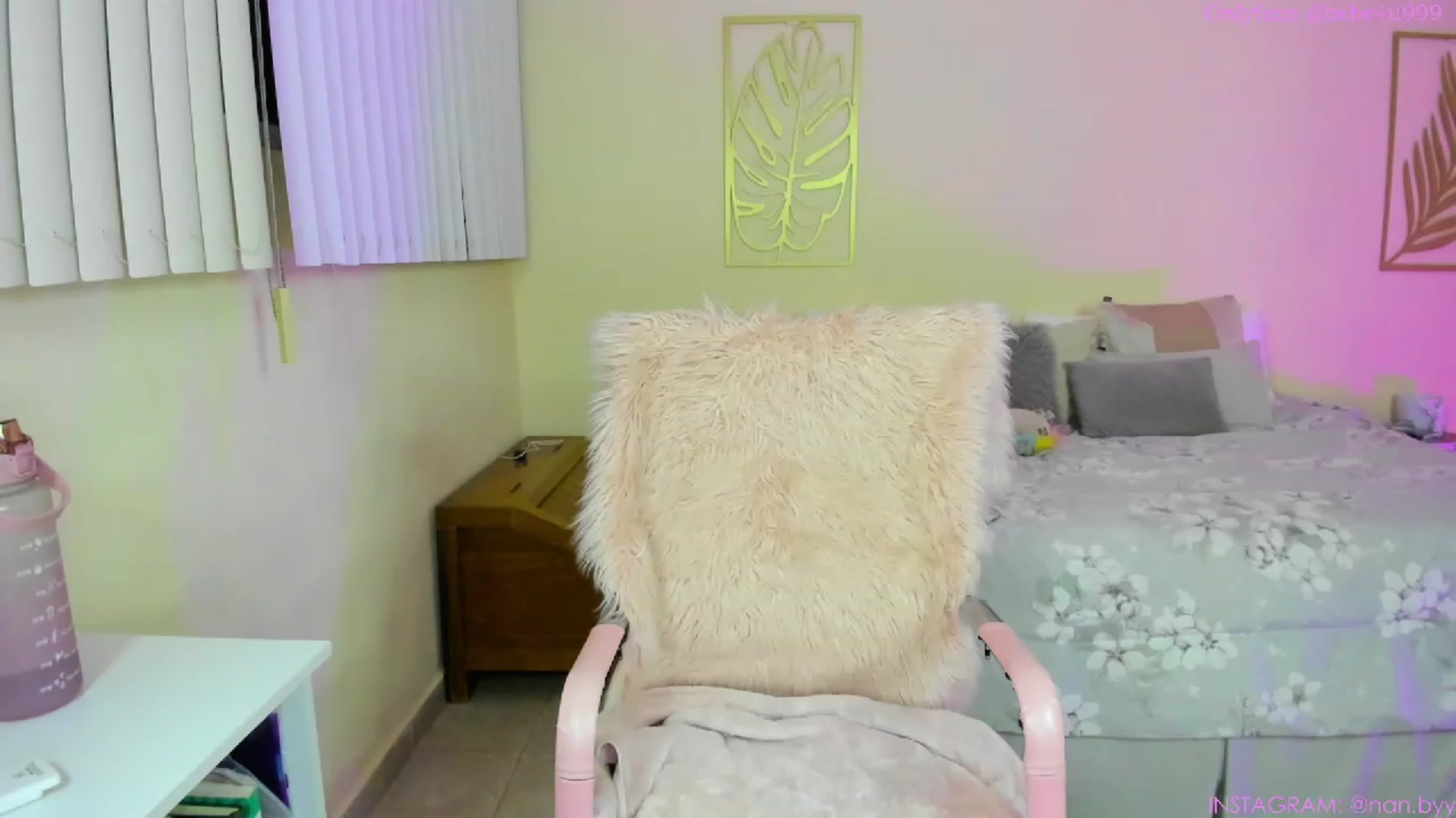 Gallery image thumbnail from NancyyB's myfreecams stream on, 03/30/2023, 02:13 image 19 of 20