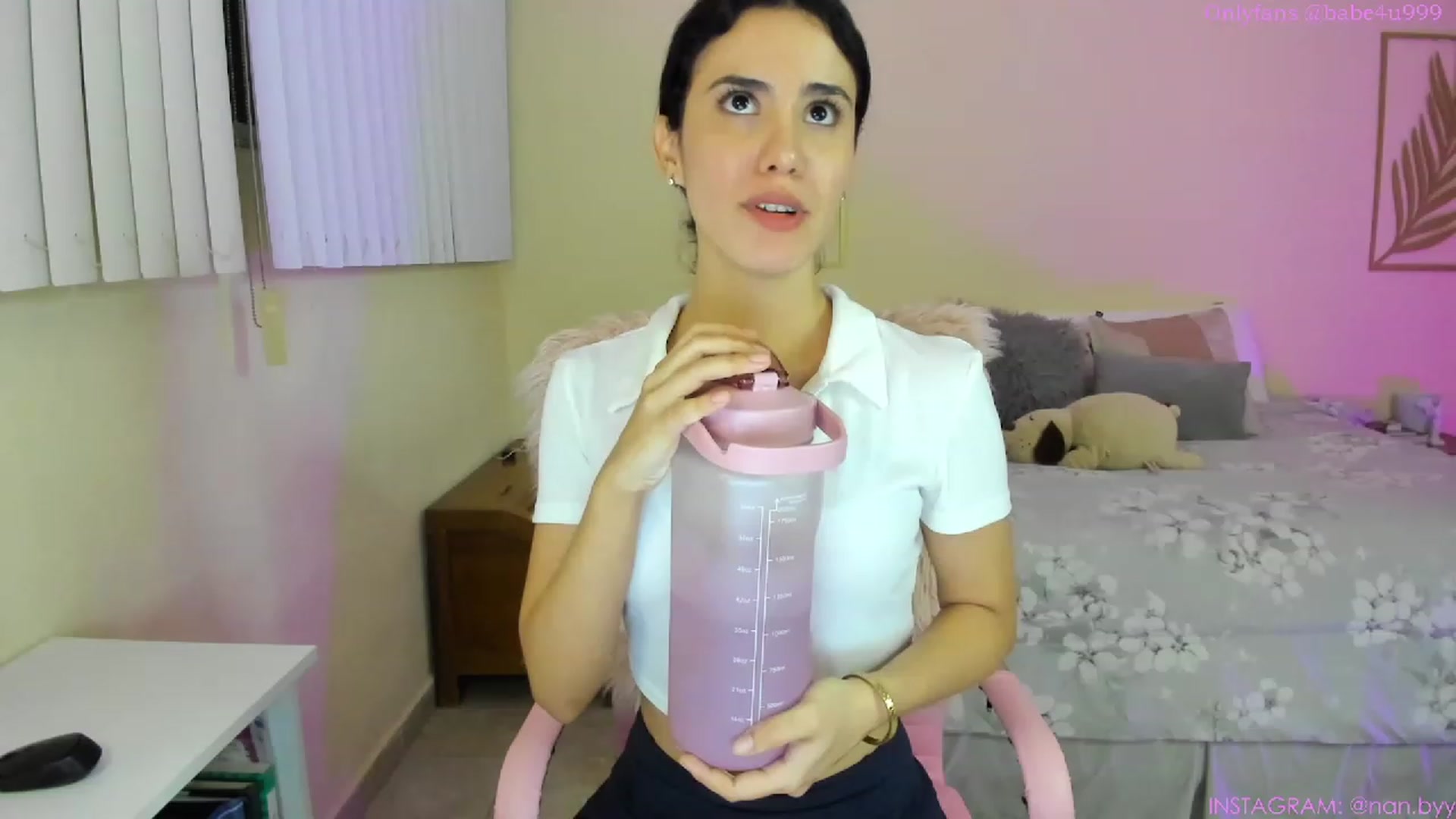 Gallery image thumbnail from NancyyB's myfreecams stream on, 04/04/2023, 02:34 image 9 of 20