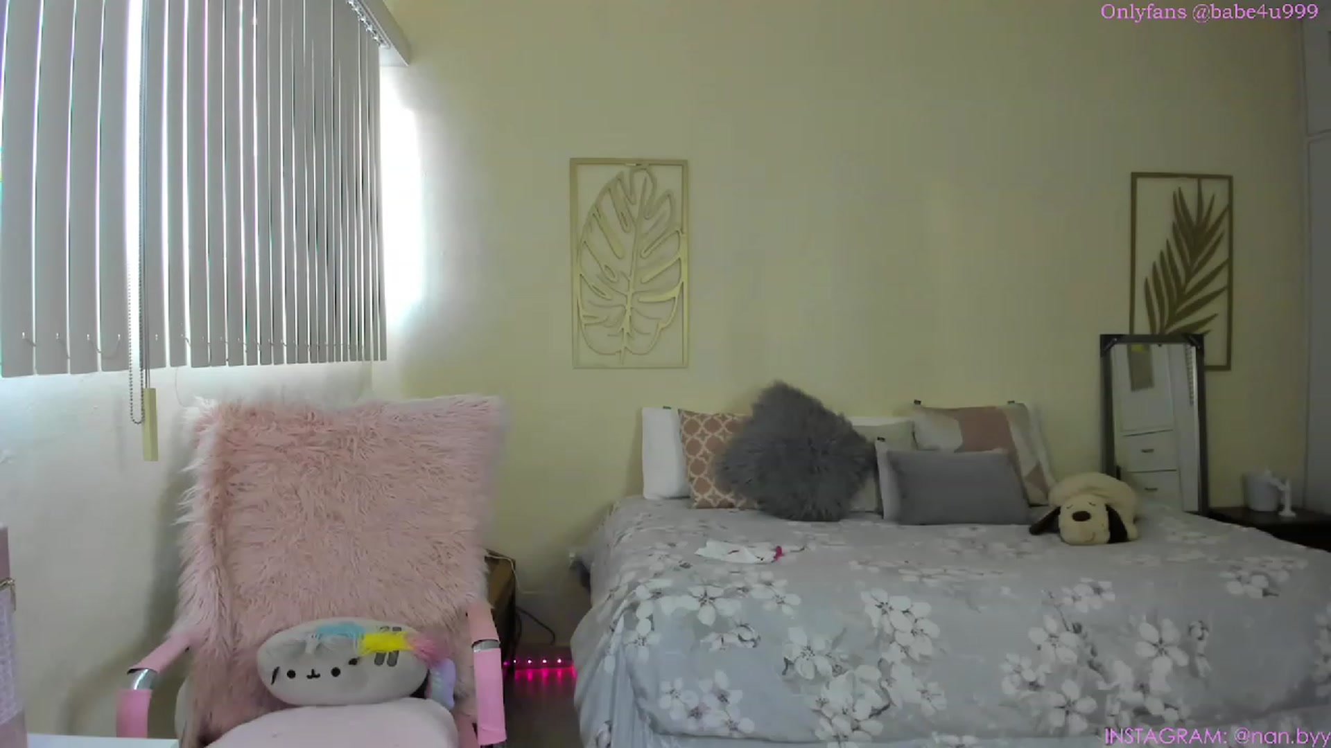 Gallery image thumbnail from NancyyB's myfreecams stream on, 04/18/2023, 01:01 image 5 of 20