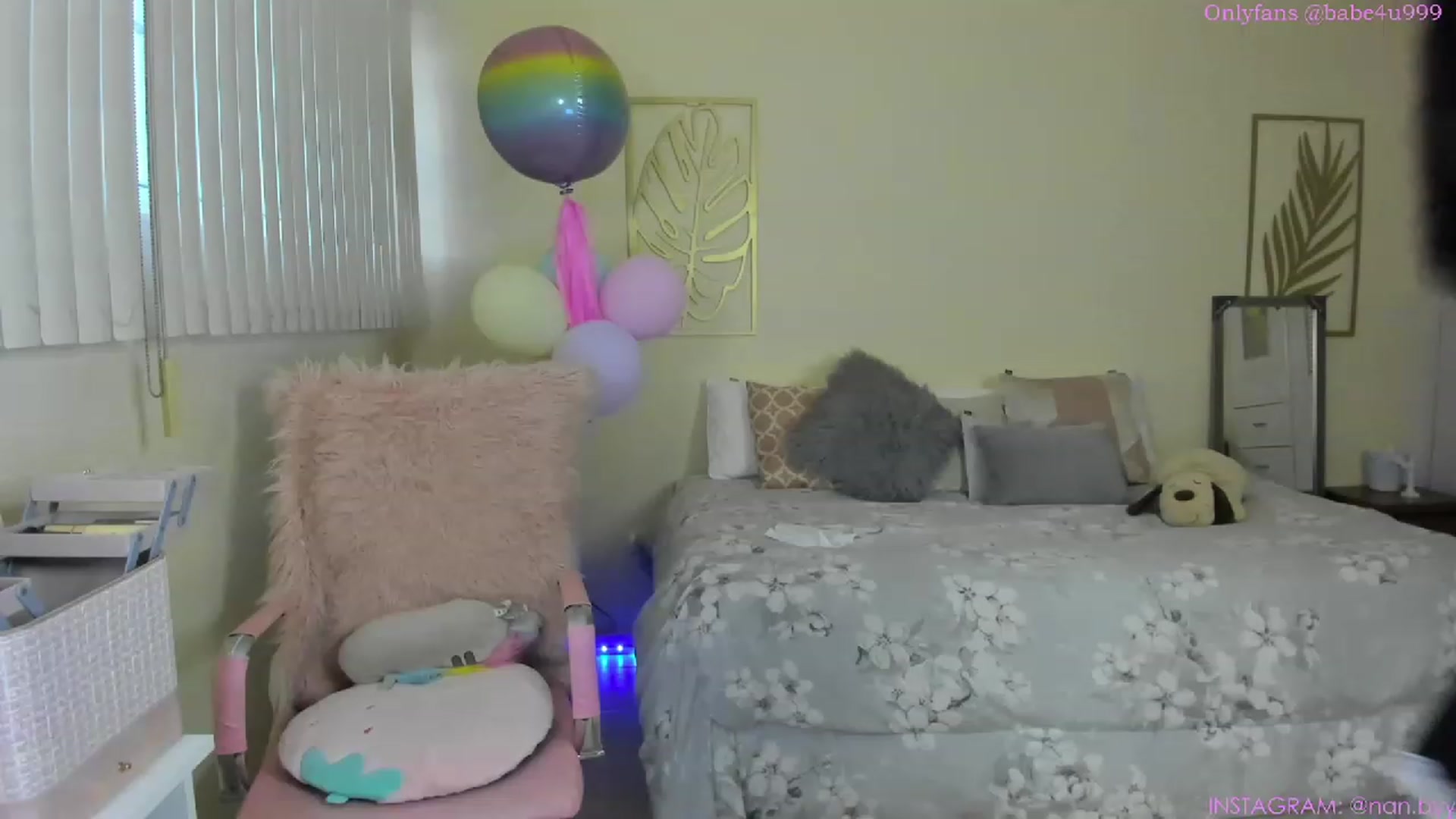 Gallery image thumbnail from NancyyB's myfreecams stream on, 04/18/2023, 01:01 image 12 of 20