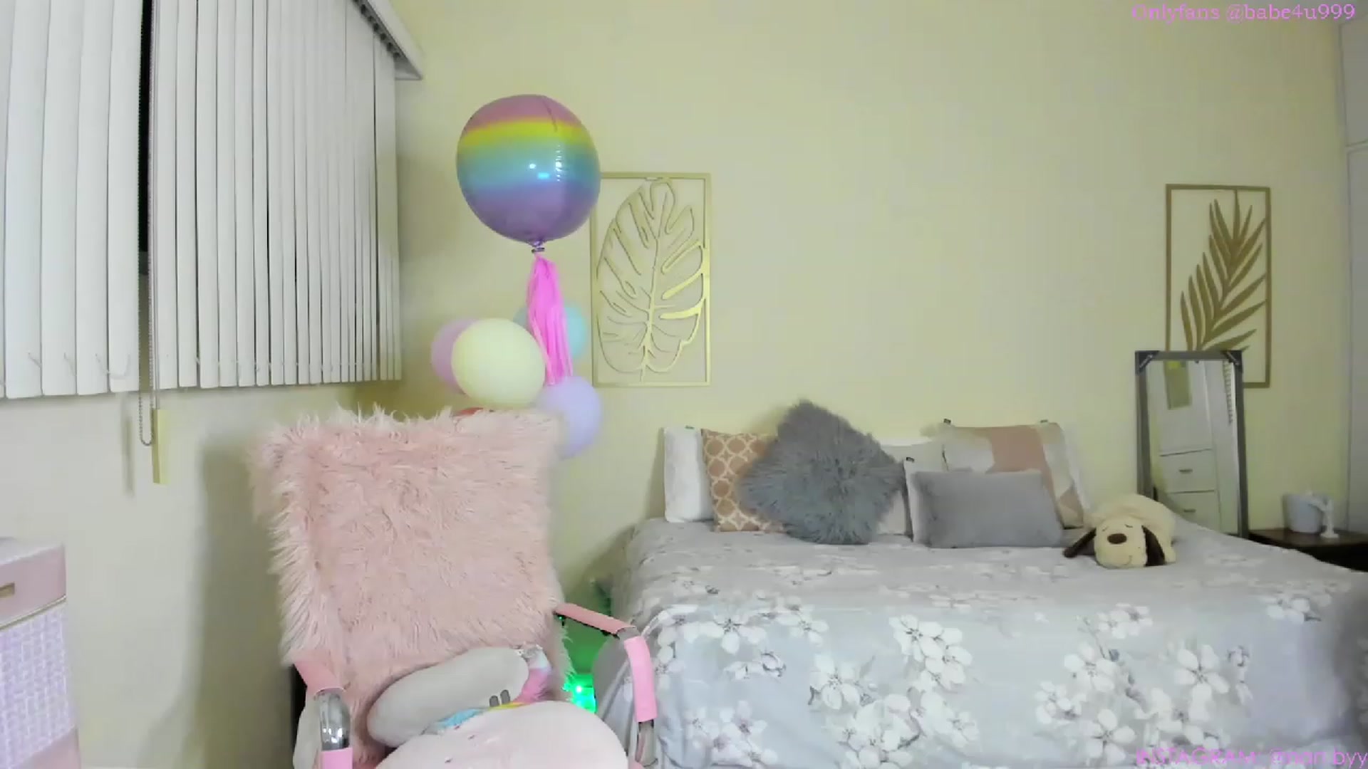 Gallery image thumbnail from NancyyB's myfreecams stream on, 04/18/2023, 01:01 image 19 of 20
