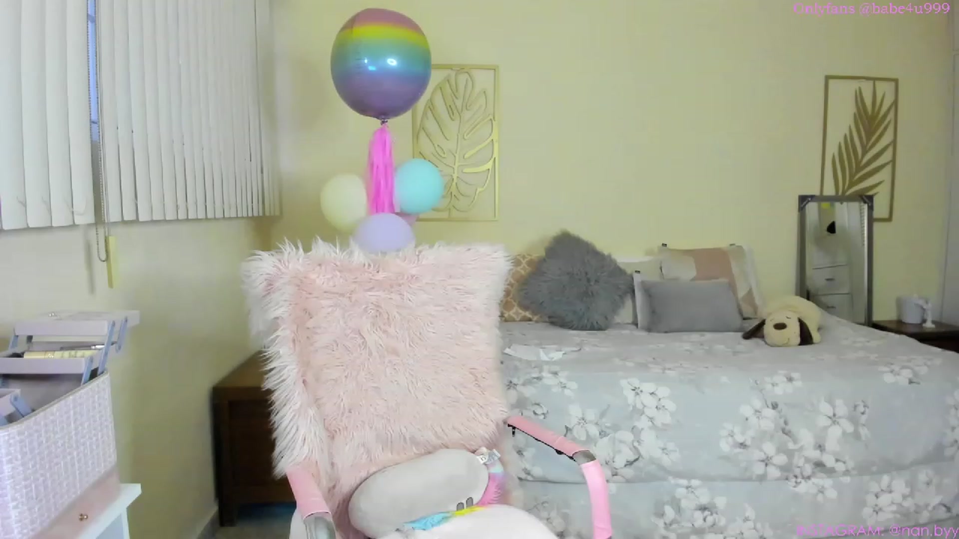 Gallery image thumbnail from NancyyB's myfreecams stream on, 04/18/2023, 01:01 image 14 of 20