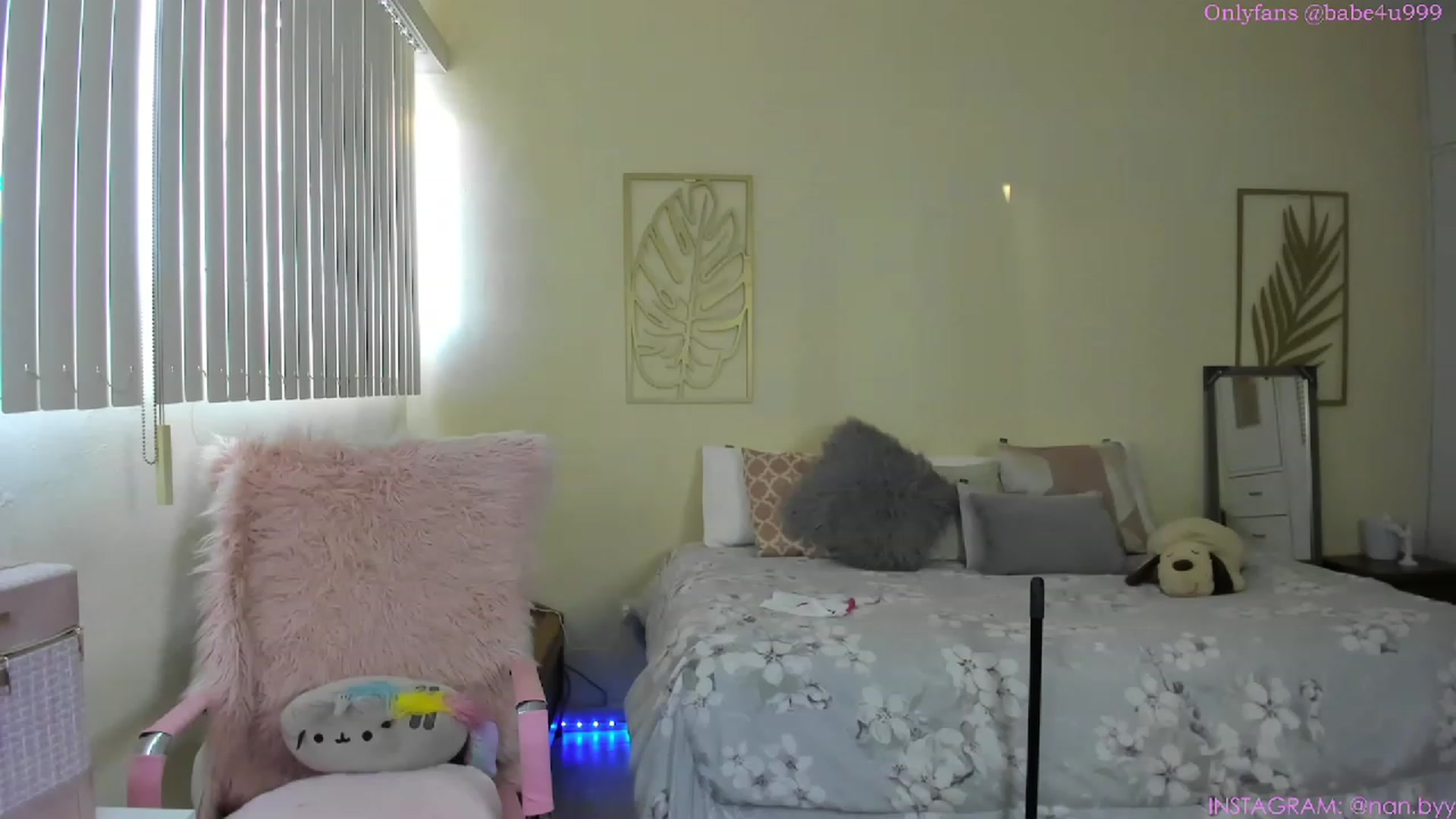 Gallery image thumbnail from NancyyB's myfreecams stream on, 04/18/2023, 01:01 image 4 of 20