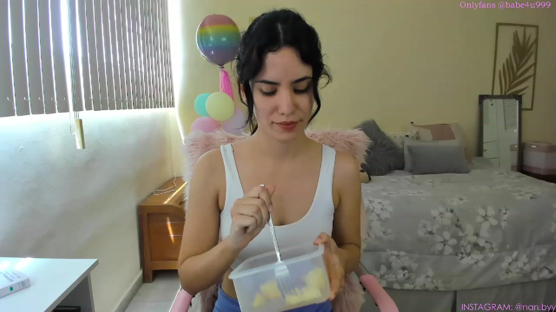 Gallery image thumbnail from NancyyB's myfreecams stream on, 04/18/2023, 20:03 image 15 of 20