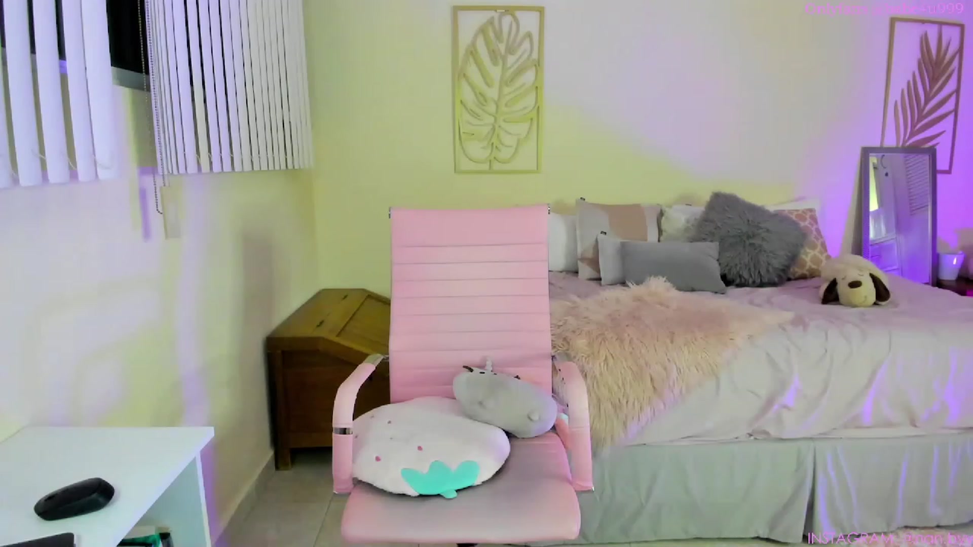 Gallery image thumbnail from NancyyB's myfreecams stream on, 05/22/2023, 03:45 image 1 of 20