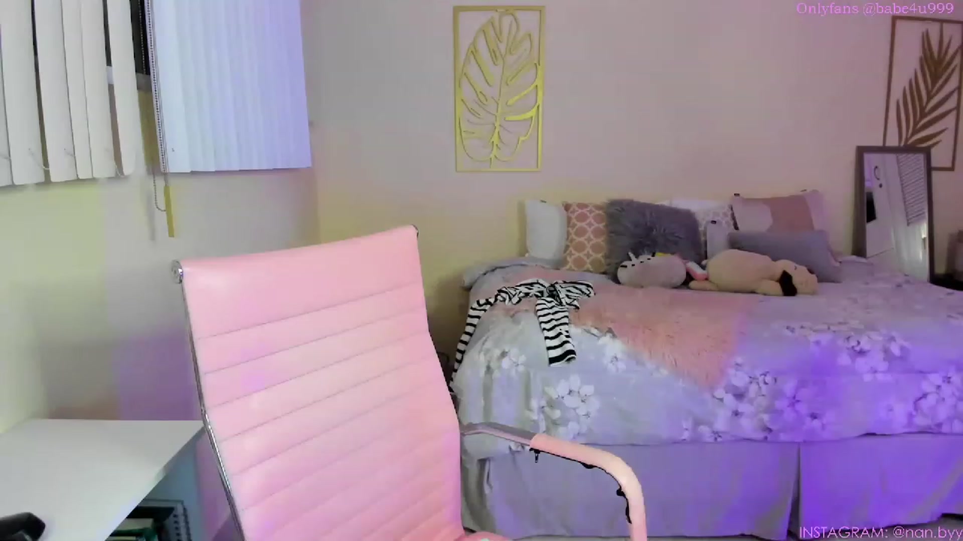 Gallery image thumbnail from NancyyB's myfreecams stream on, 06/08/2023, 02:52 image 2 of 20