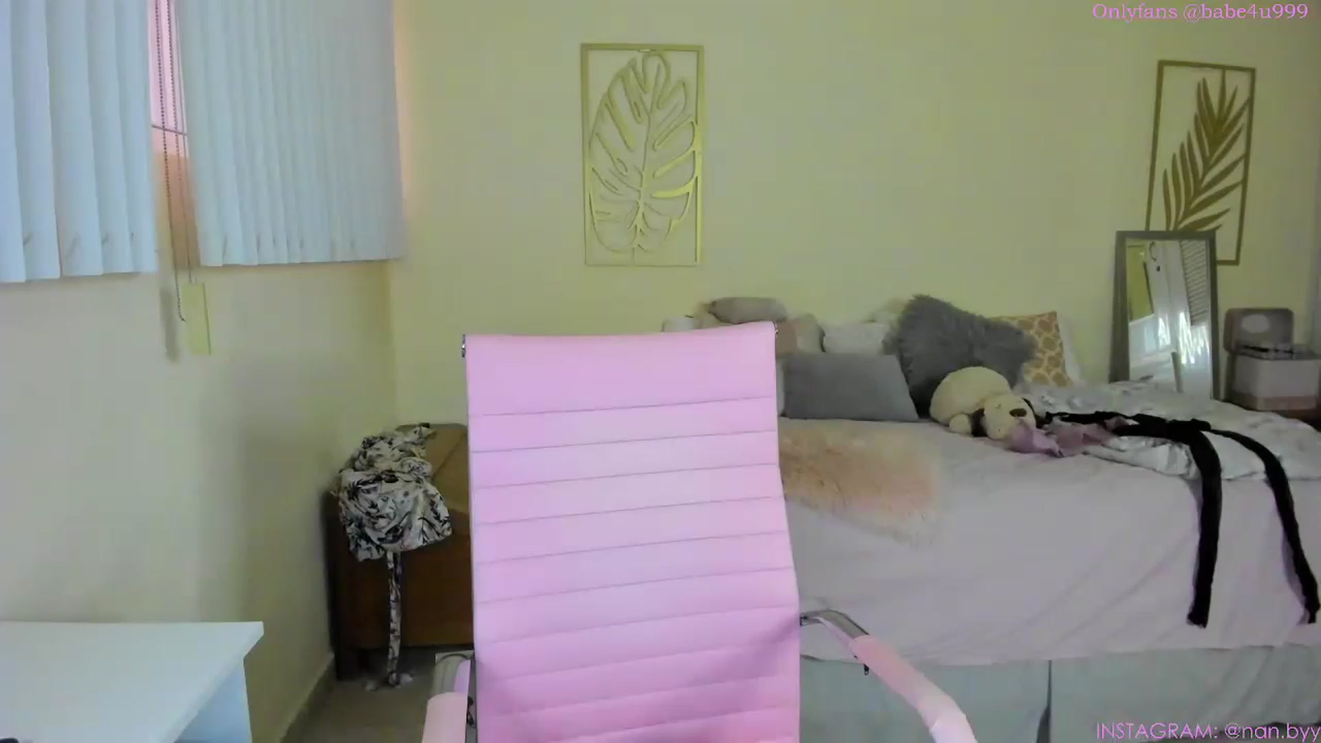 Gallery image thumbnail from NancyyB's myfreecams stream on, 06/14/2023, 01:06 image 4 of 20
