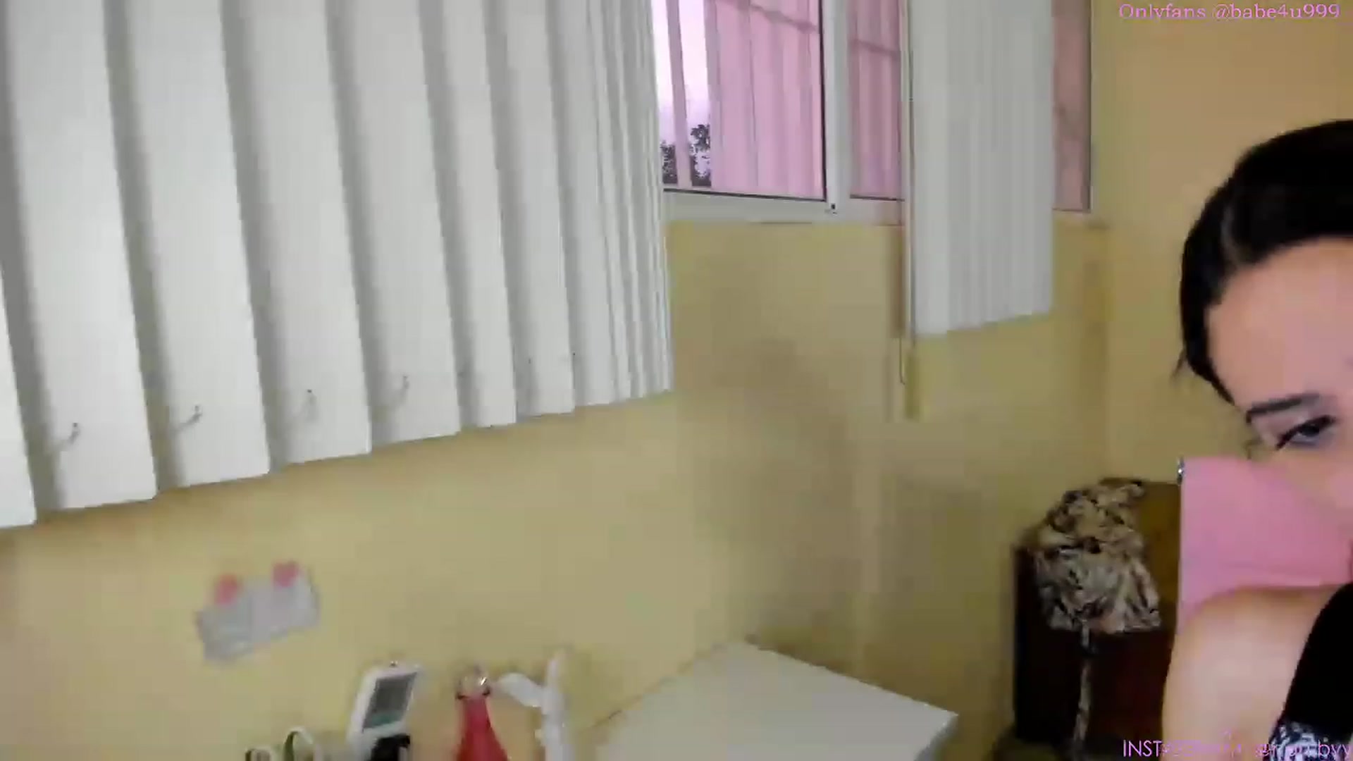 Gallery image thumbnail from NancyyB's myfreecams stream on, 06/14/2023, 01:06 image 7 of 20