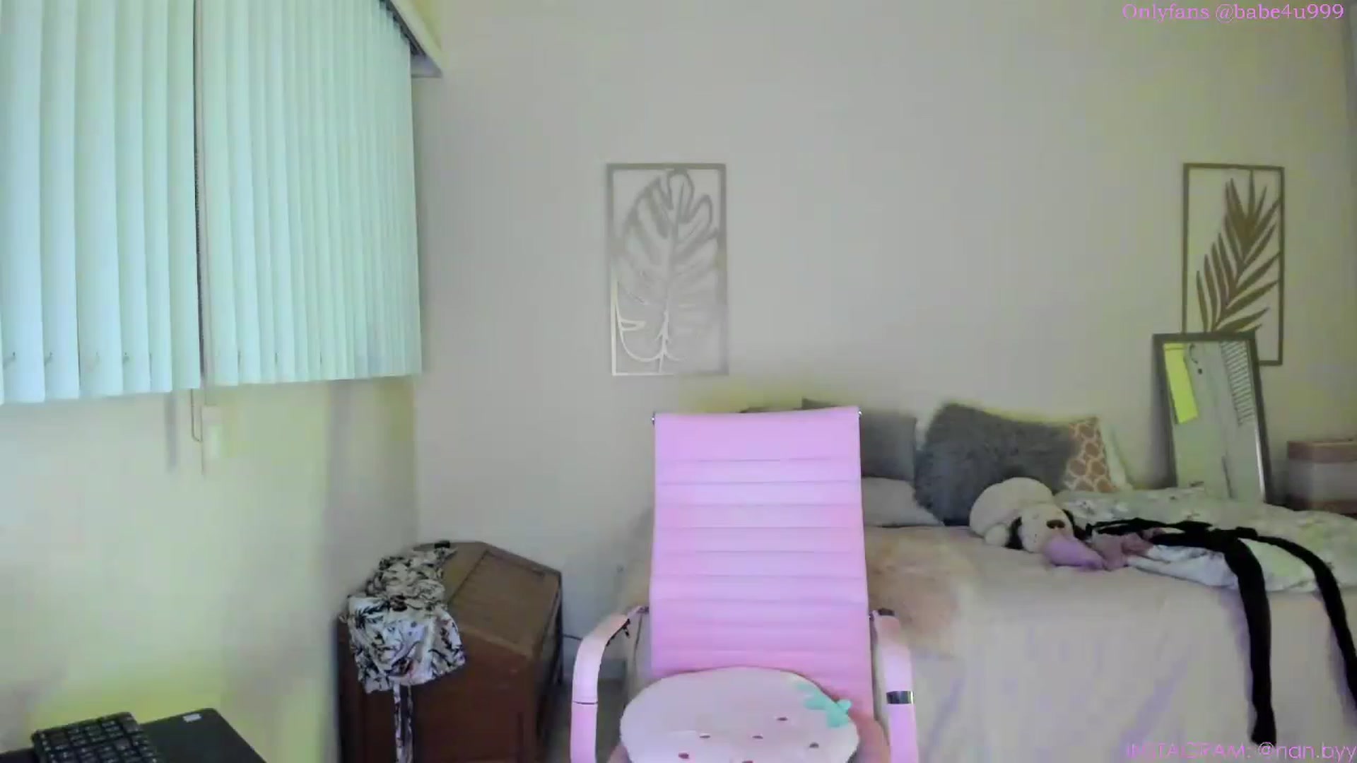Gallery image thumbnail from NancyyB's myfreecams stream on, 06/14/2023, 04:33 image 6 of 20