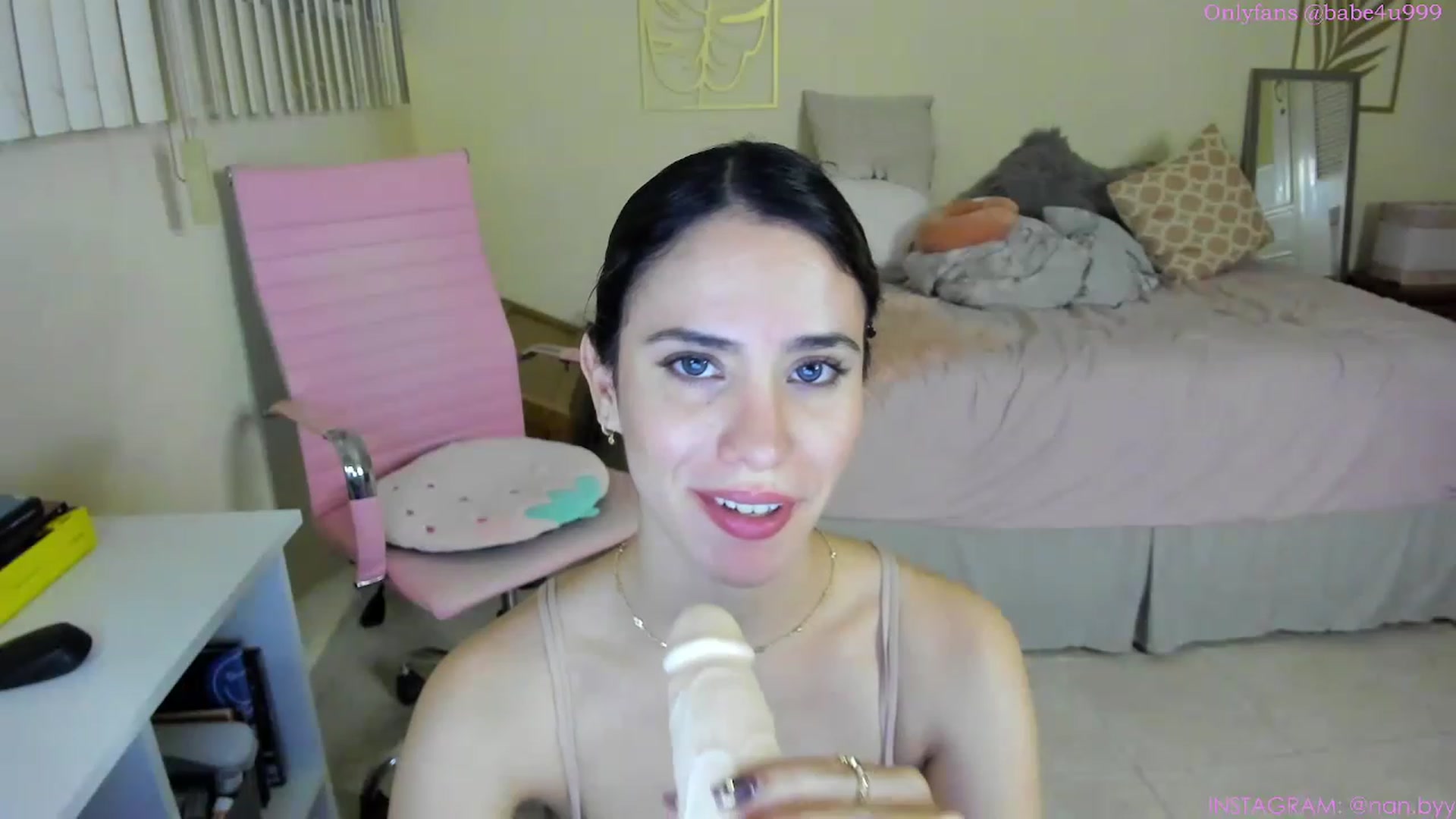 Gallery image thumbnail from NancyyB's myfreecams stream on, 06/18/2023, 04:07 image 10 of 20
