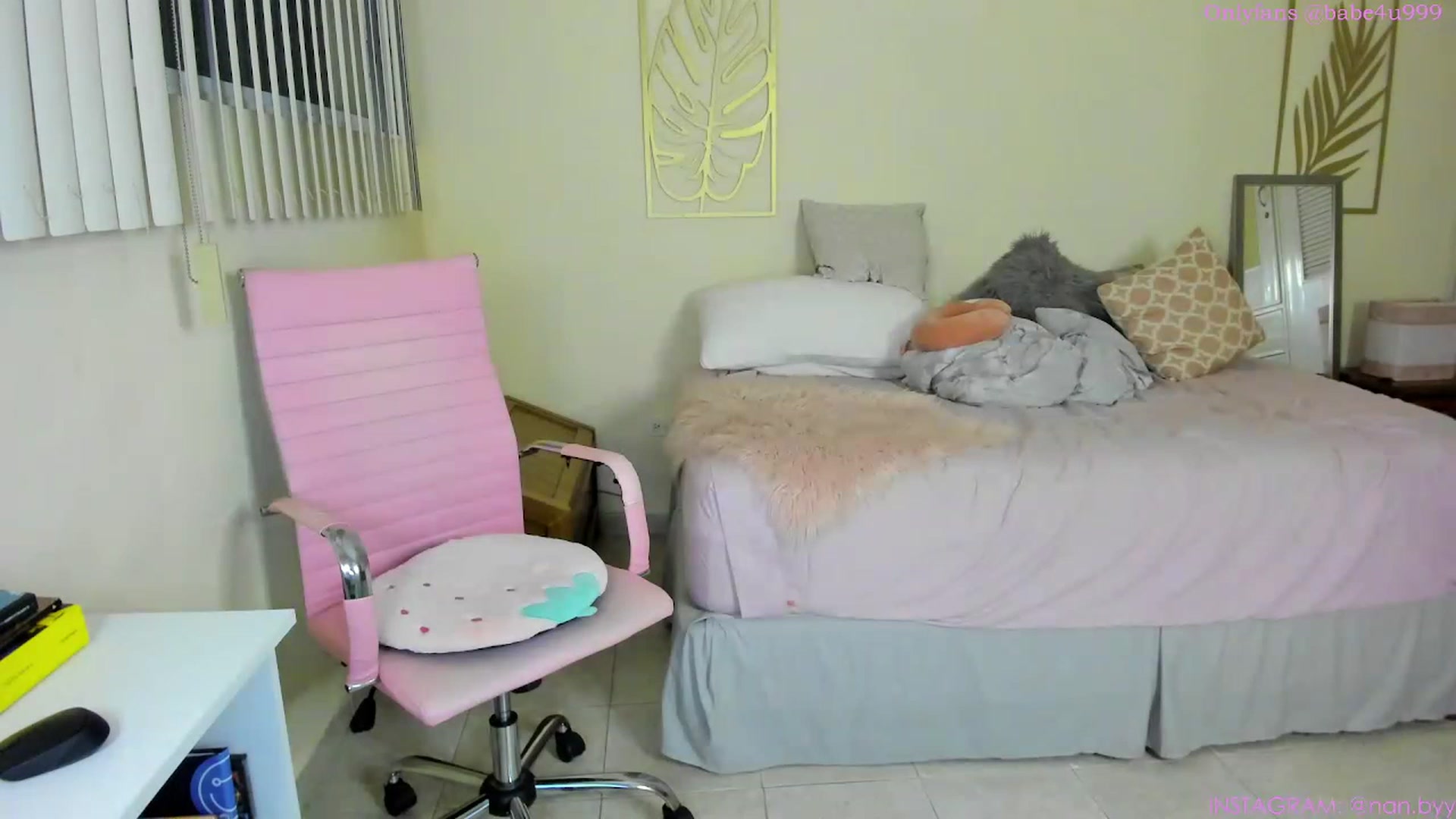 Gallery image thumbnail from NancyyB's myfreecams stream on, 06/18/2023, 04:07 image 7 of 20