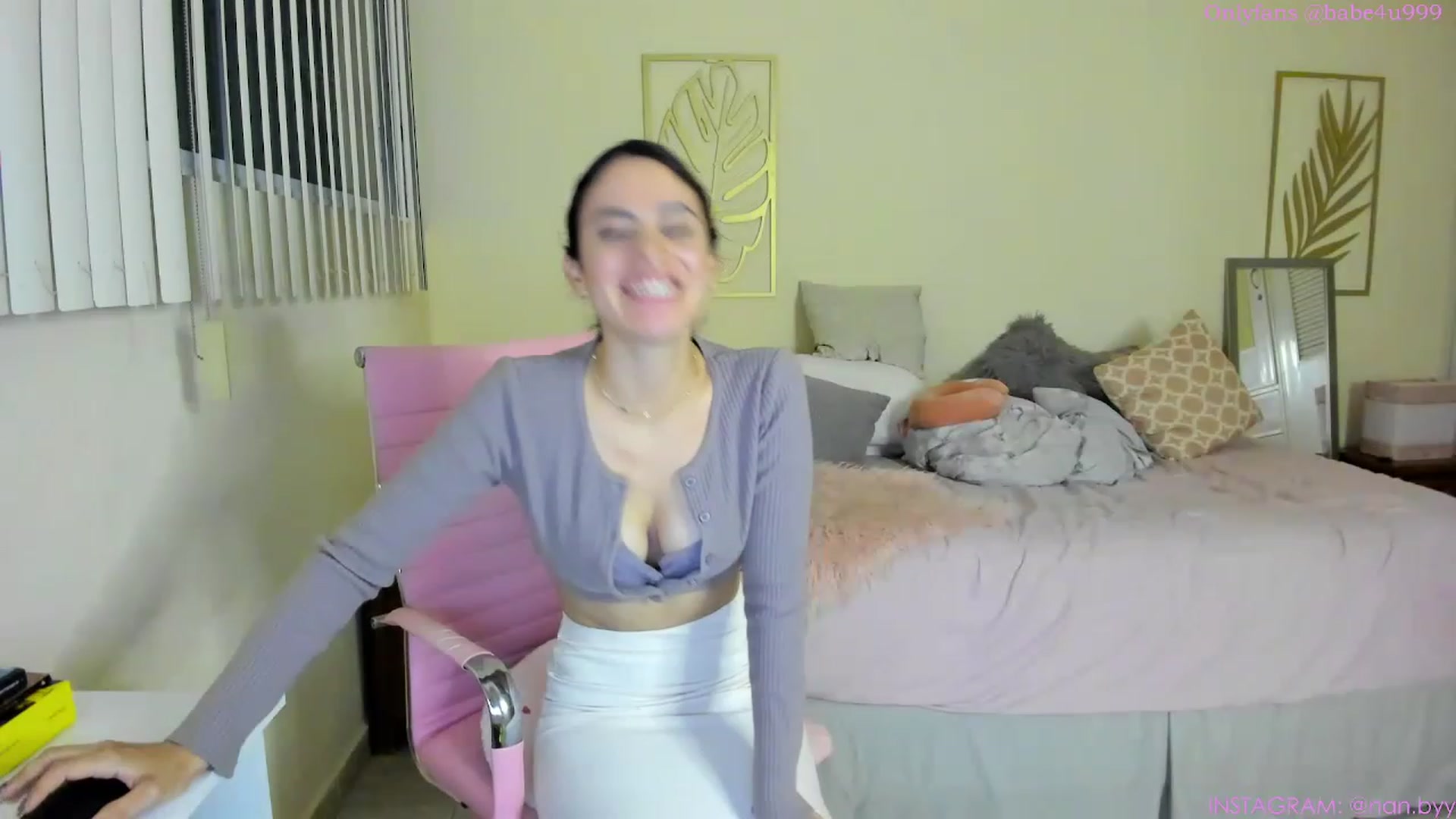 Gallery image thumbnail from NancyyB's myfreecams stream on, 06/18/2023, 04:07 image 19 of 20