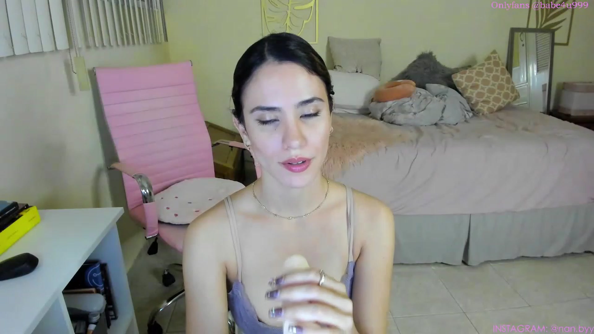 Gallery image thumbnail from NancyyB's myfreecams stream on, 06/18/2023, 04:07 image 8 of 20
