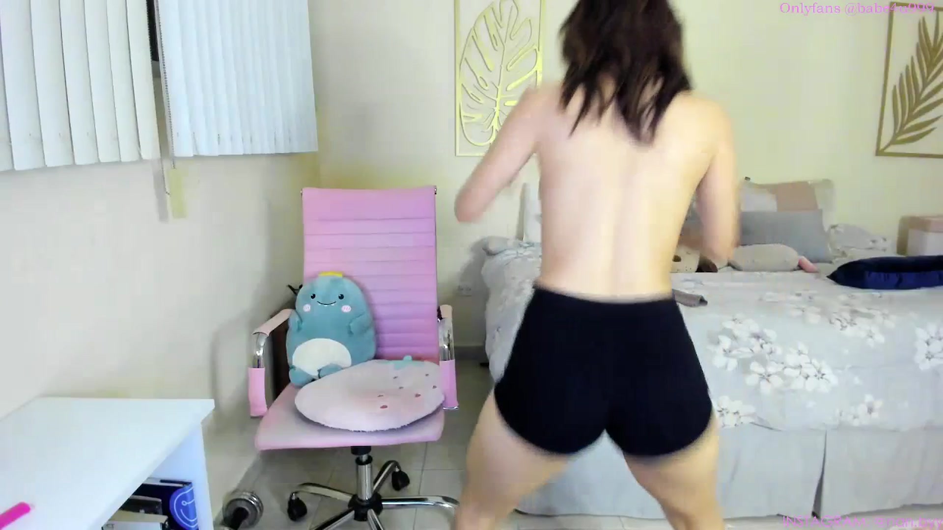 Gallery image thumbnail from NancyyB's myfreecams stream on, 08/08/2023, 02:16 image 8 of 20