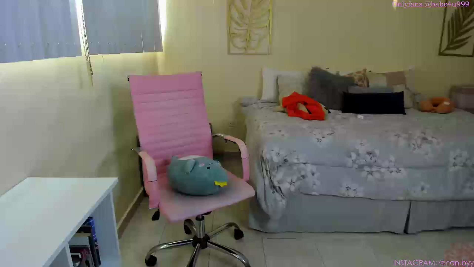 Gallery image thumbnail from NancyyB's myfreecams stream on, 08/13/2023, 24:10 image 18 of 20