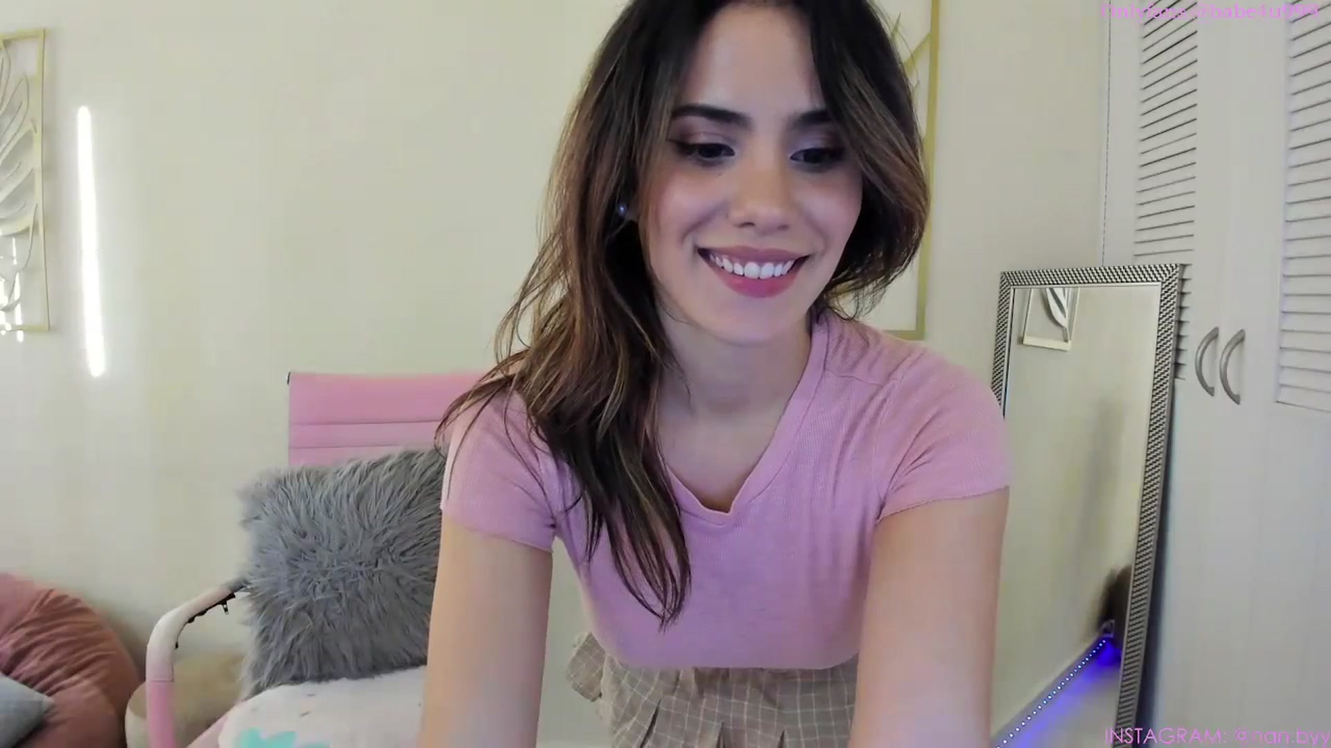 Gallery image thumbnail from NancyyB's myfreecams stream on, 09/25/2023, 23:17 image 5 of 20
