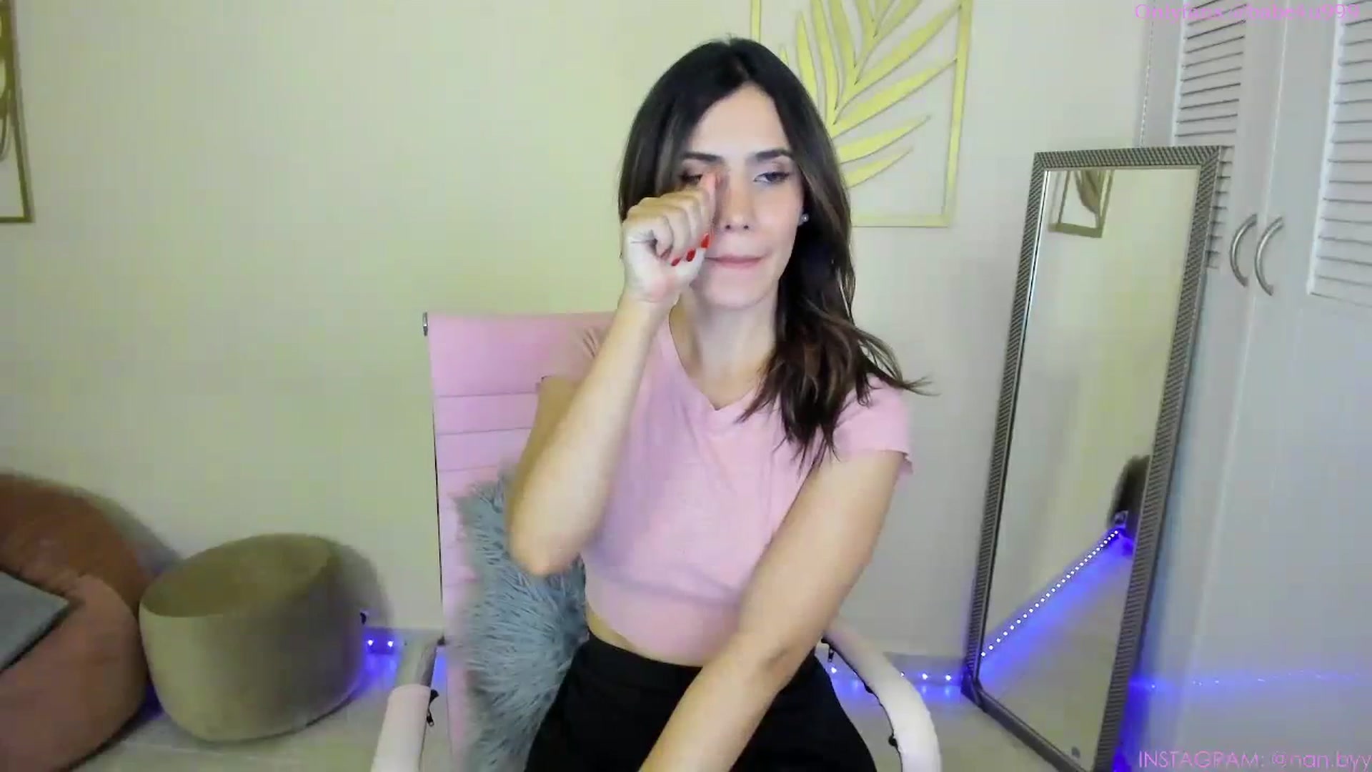 Gallery image thumbnail from NancyyB's myfreecams stream on, 09/26/2023, 01:15 image 9 of 20
