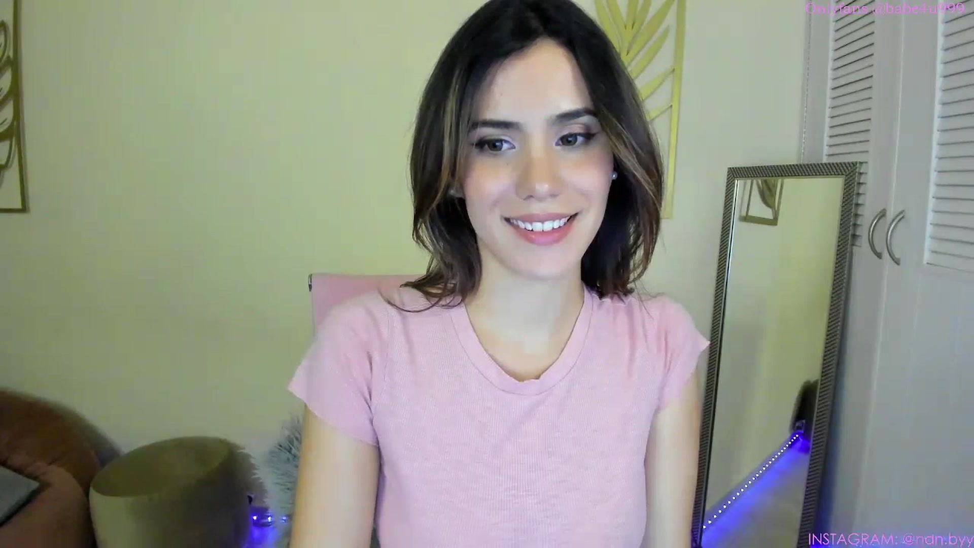 Gallery image thumbnail from NancyyB's myfreecams stream on, 09/26/2023, 01:15 image 5 of 20