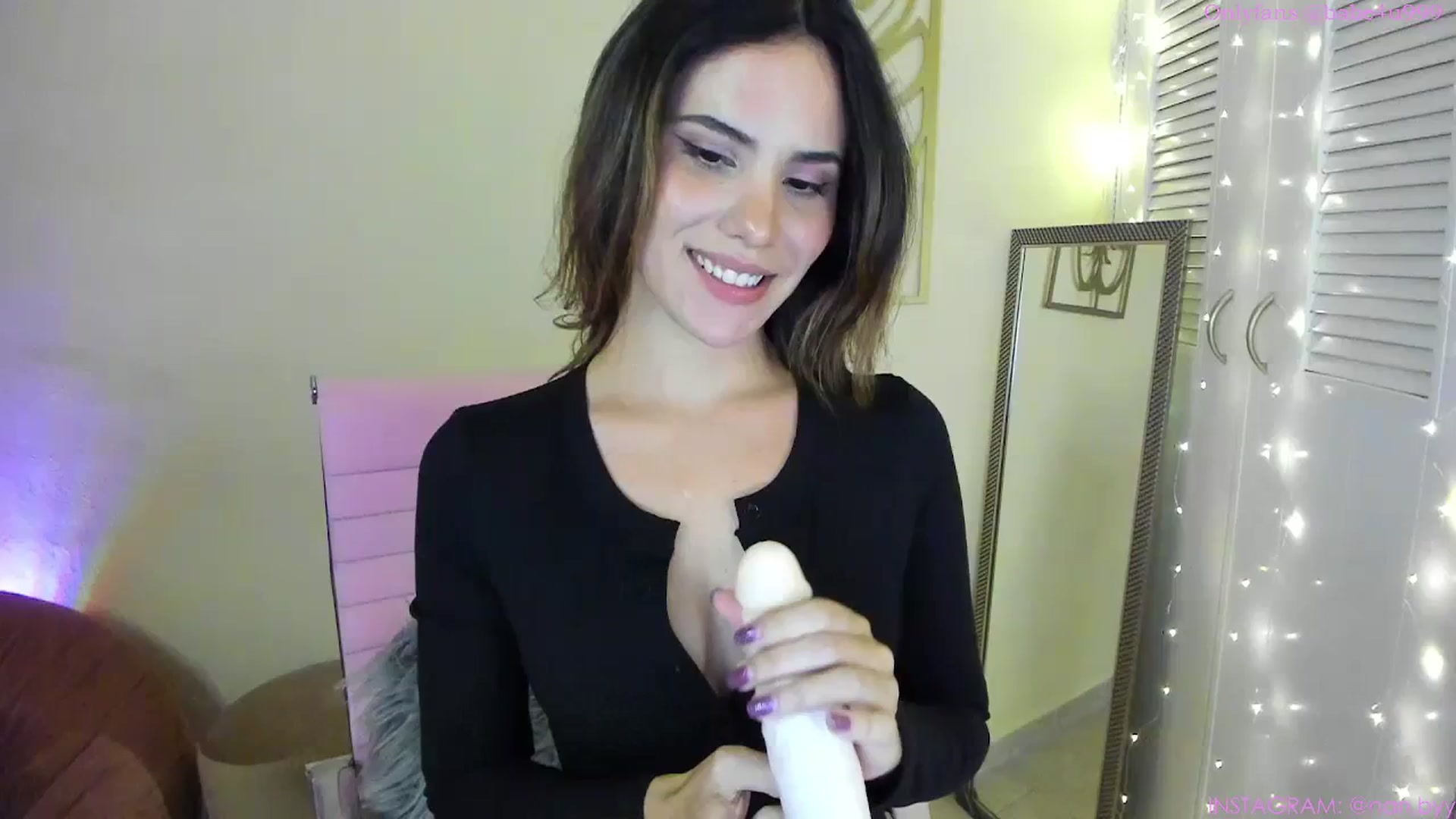 Gallery image thumbnail from NancyyB's myfreecams stream on, 11/26/2023, 01:33 image 18 of 20