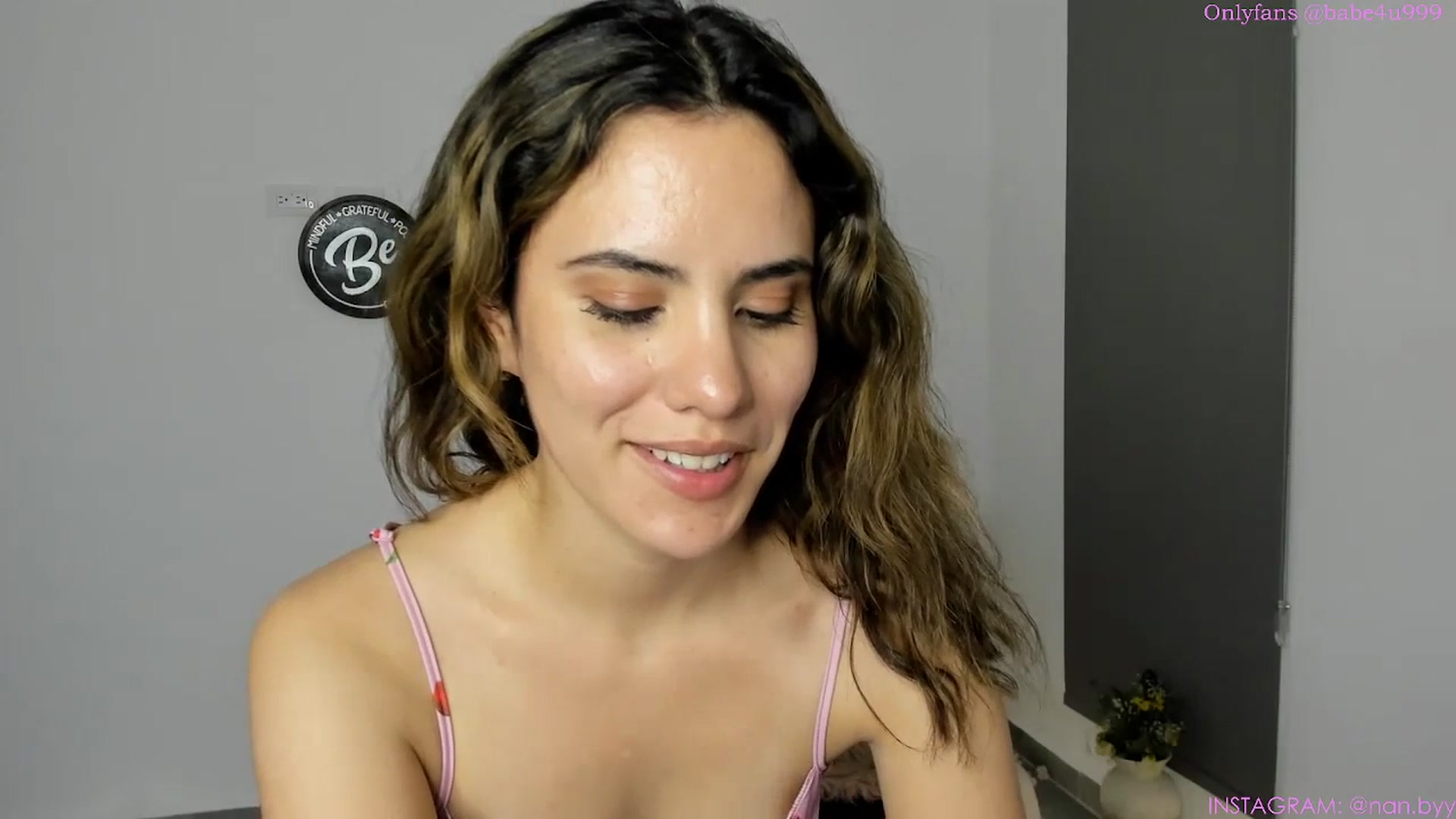 Gallery image thumbnail from NancyyB's myfreecams stream on, 03/05/2024, 02:27 image 10 of 20