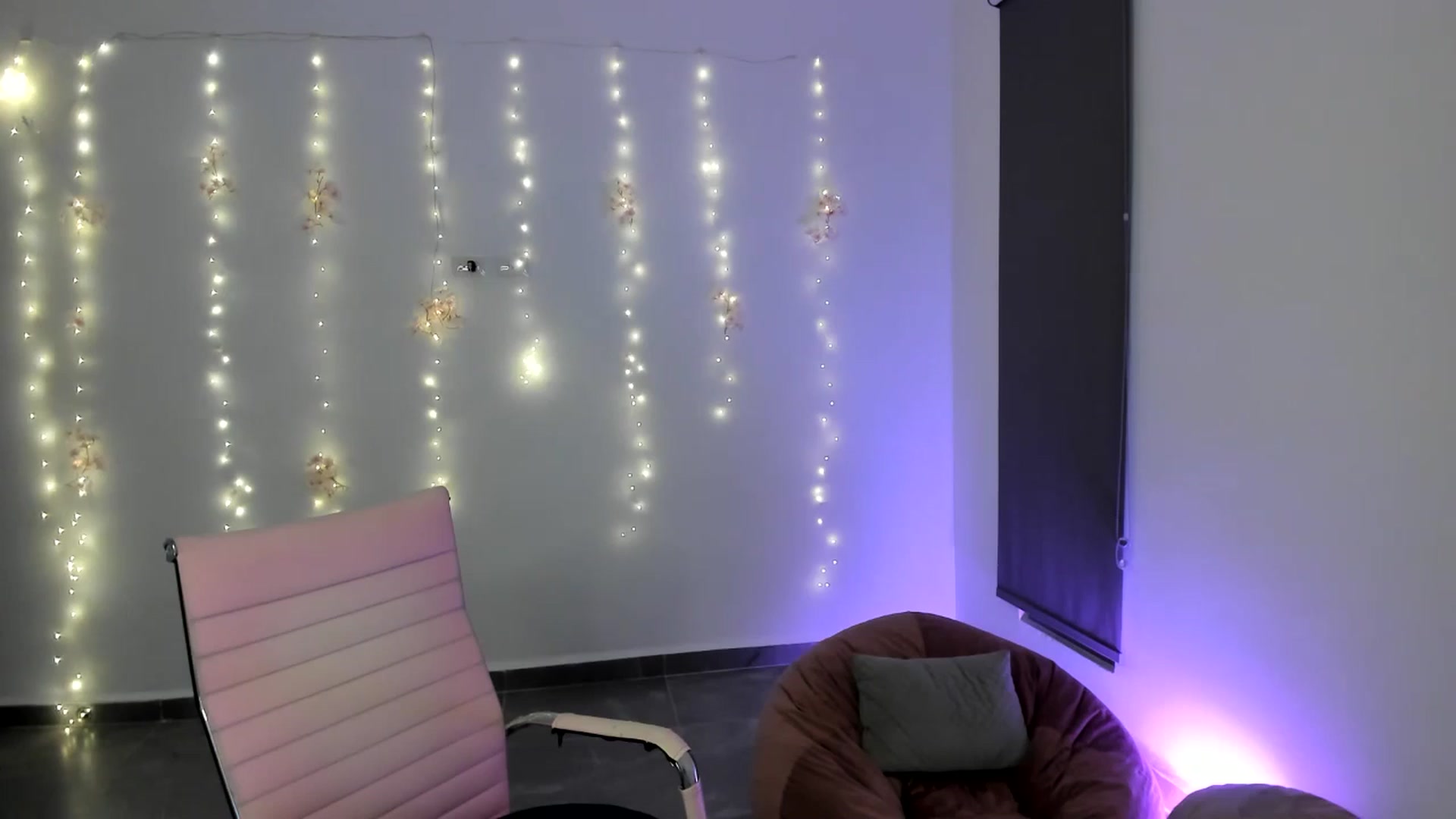 Gallery image thumbnail from NancyyB's myfreecams stream on, 05/21/2024, 02:10 image 17 of 20