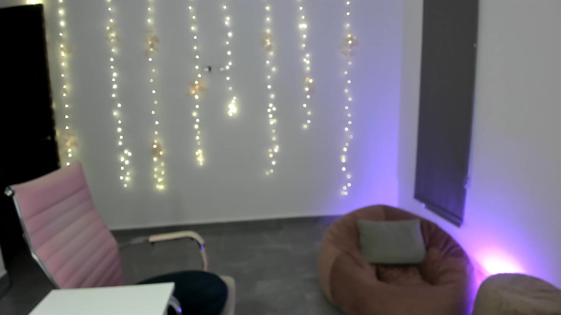Gallery image thumbnail from NancyyB's myfreecams stream on, 05/21/2024, 05:11 image 7 of 20