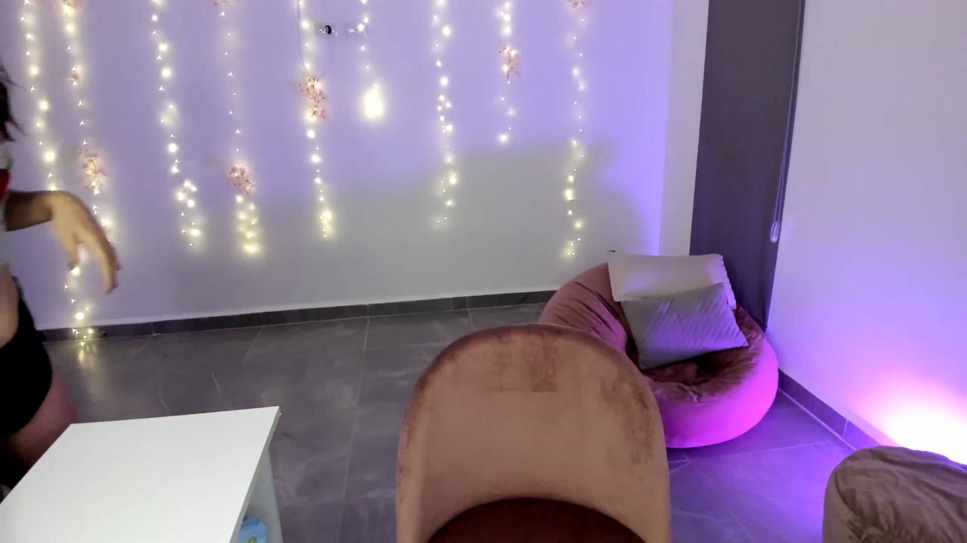Gallery image thumbnail from NancyyB's myfreecams stream on, 05/30/2024, 03:21 image 20 of 20