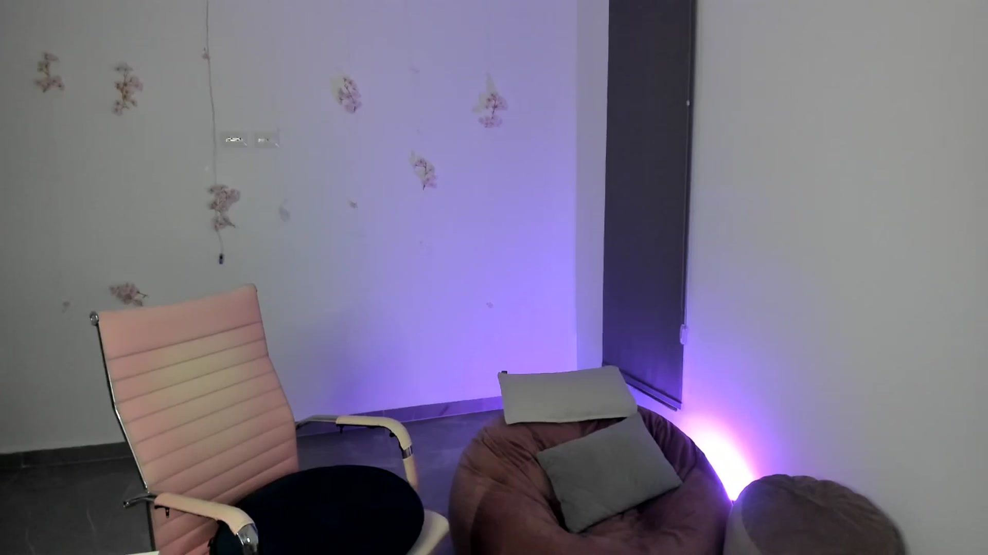 Gallery image thumbnail from NancyyB's myfreecams stream on, 07/03/2024, 03:44 image 11 of 20
