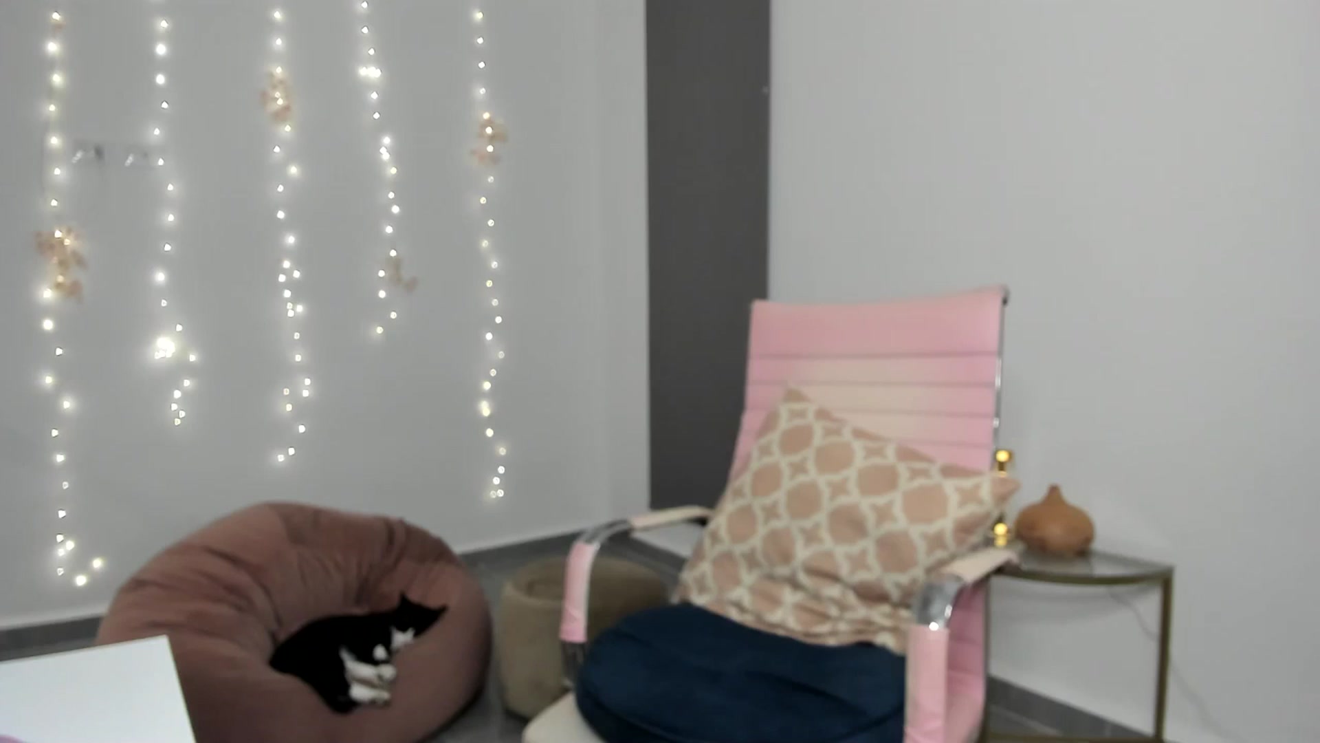 Gallery image thumbnail from NancyyB's myfreecams stream on, 07/25/2024, 05:18 image 18 of 20