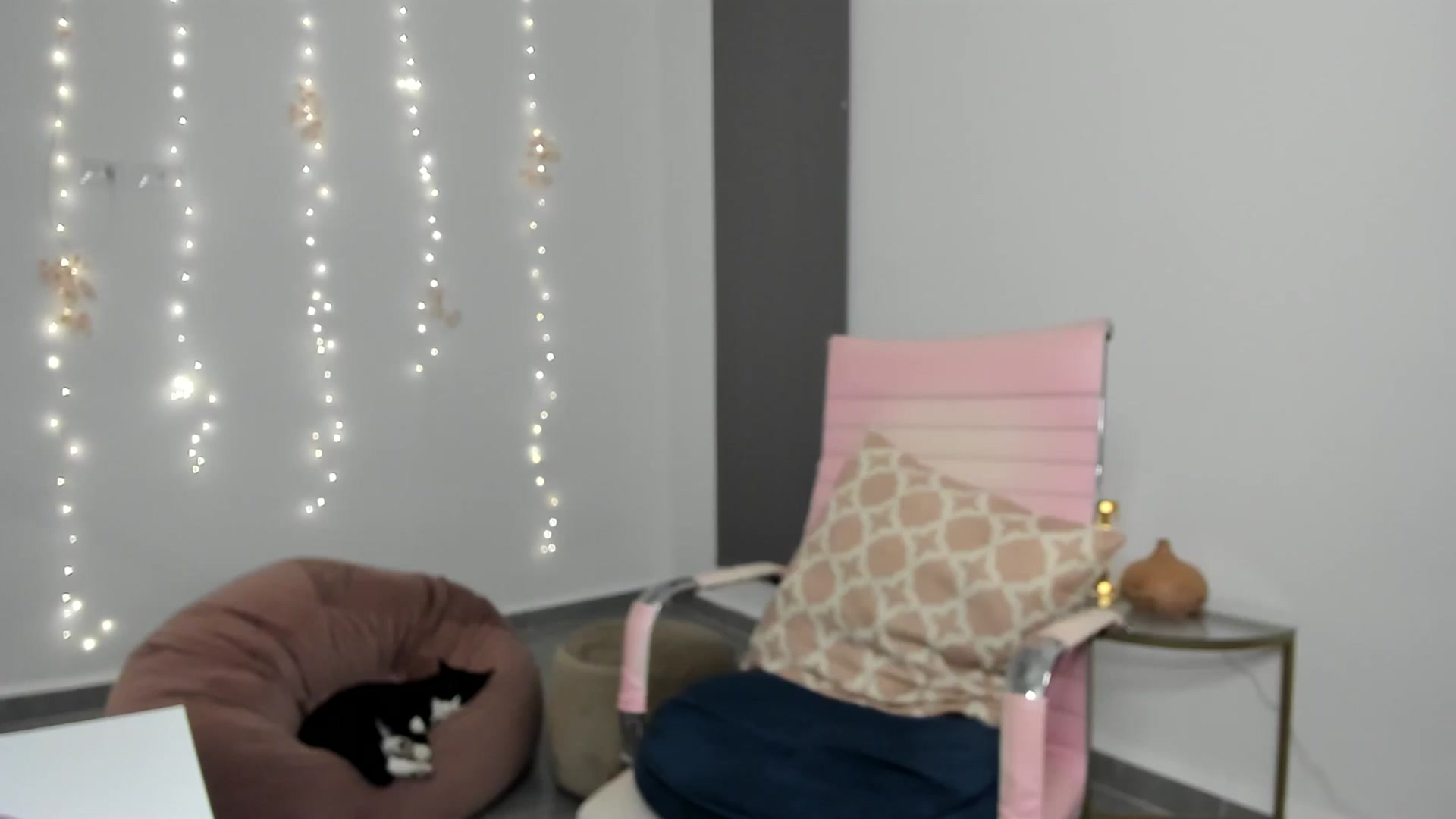 Gallery image thumbnail from NancyyB's myfreecams stream on, 07/25/2024, 05:18 image 17 of 20