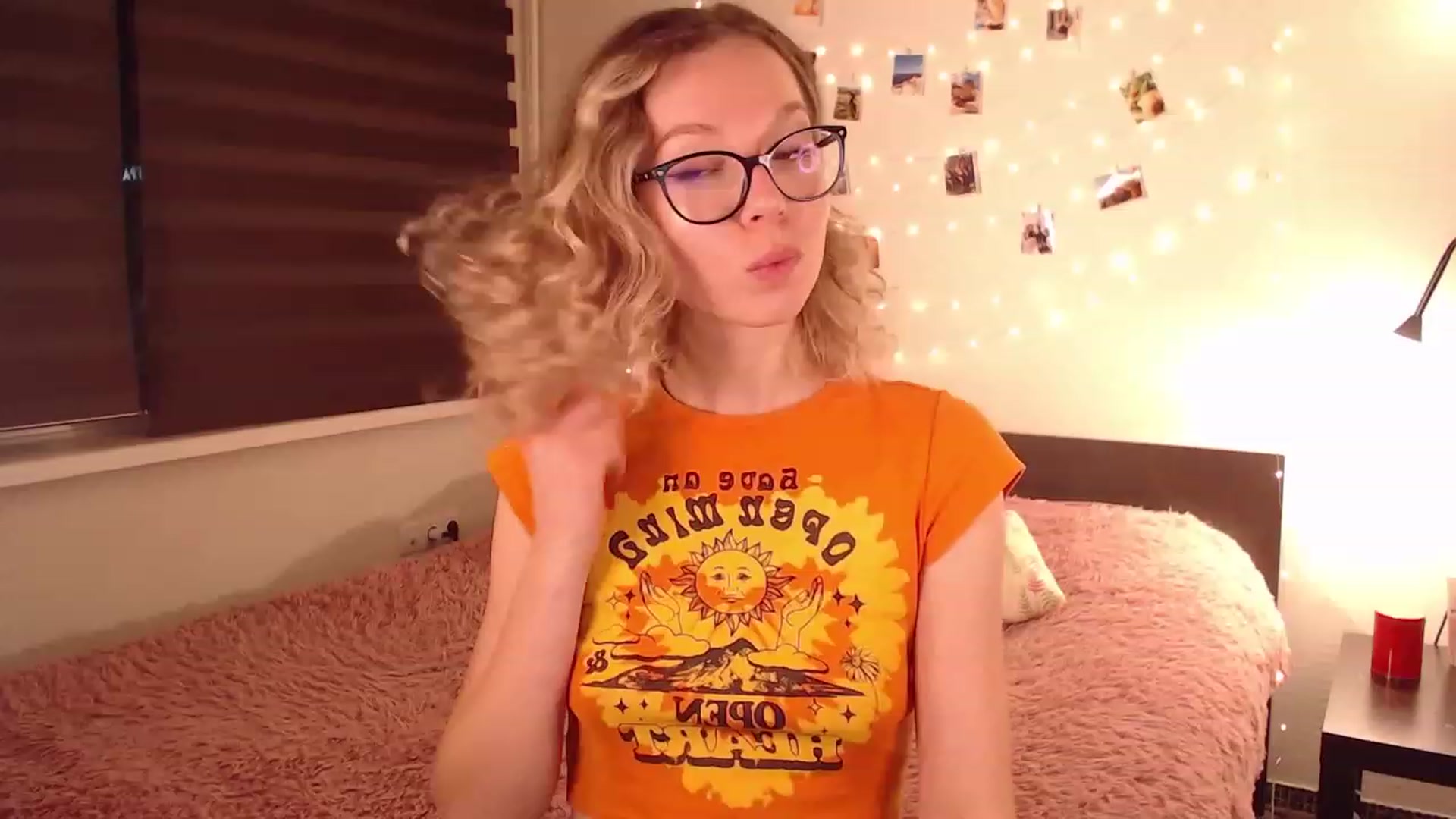 Gallery image thumbnail from Nansyfox1's myfreecams stream on, 11/17/2022, 20:04 image 12 of 20