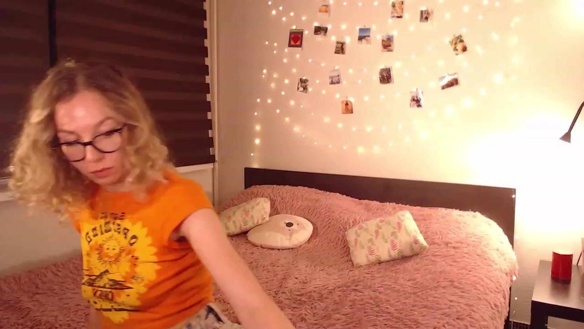 Gallery image thumbnail from Nansyfox1's myfreecams stream on, 11/17/2022, 20:04 image 4 of 20