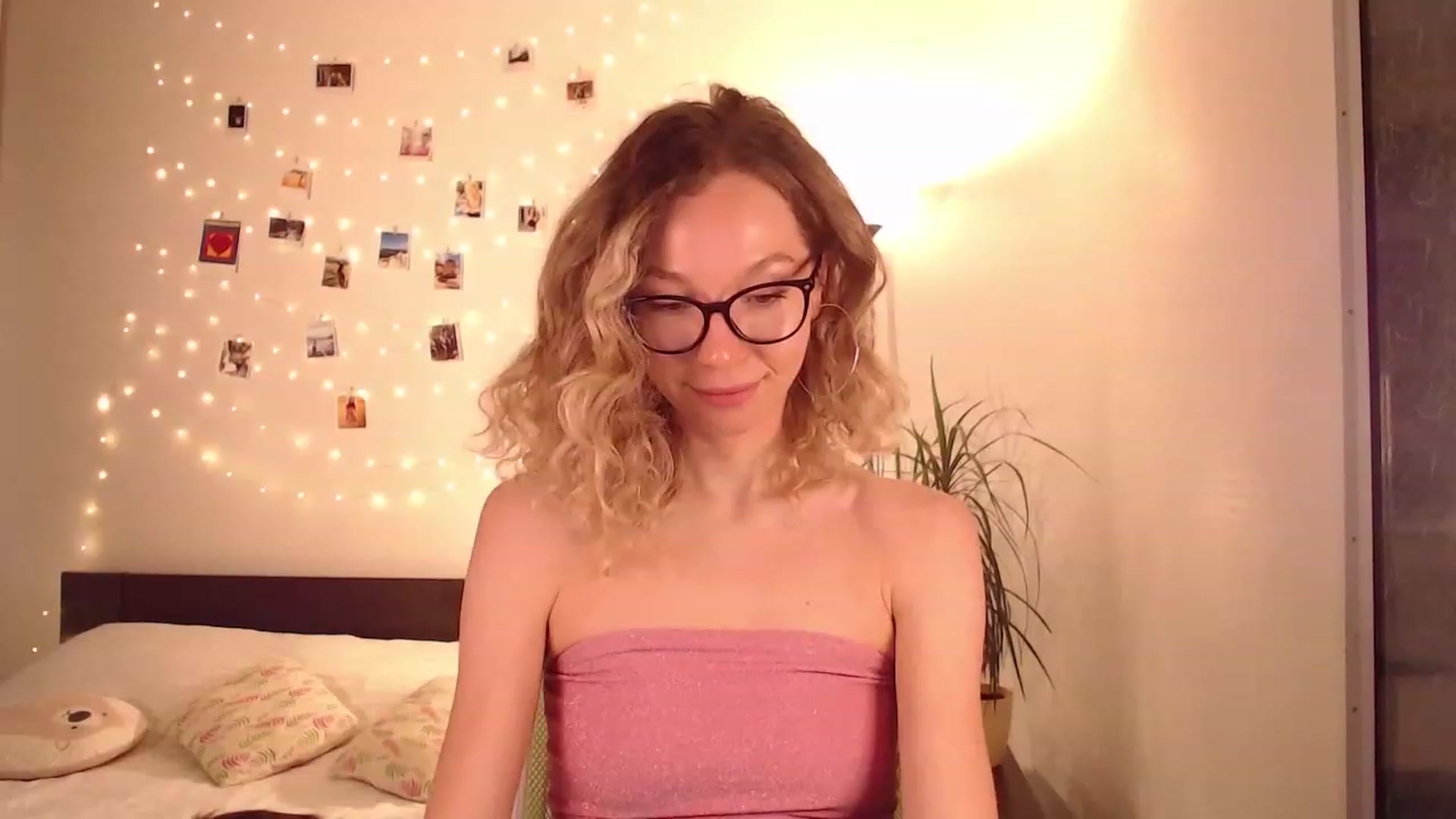 Gallery image thumbnail from Nansyfox1's myfreecams stream on, 12/05/2022, 13:29 image 7 of 20