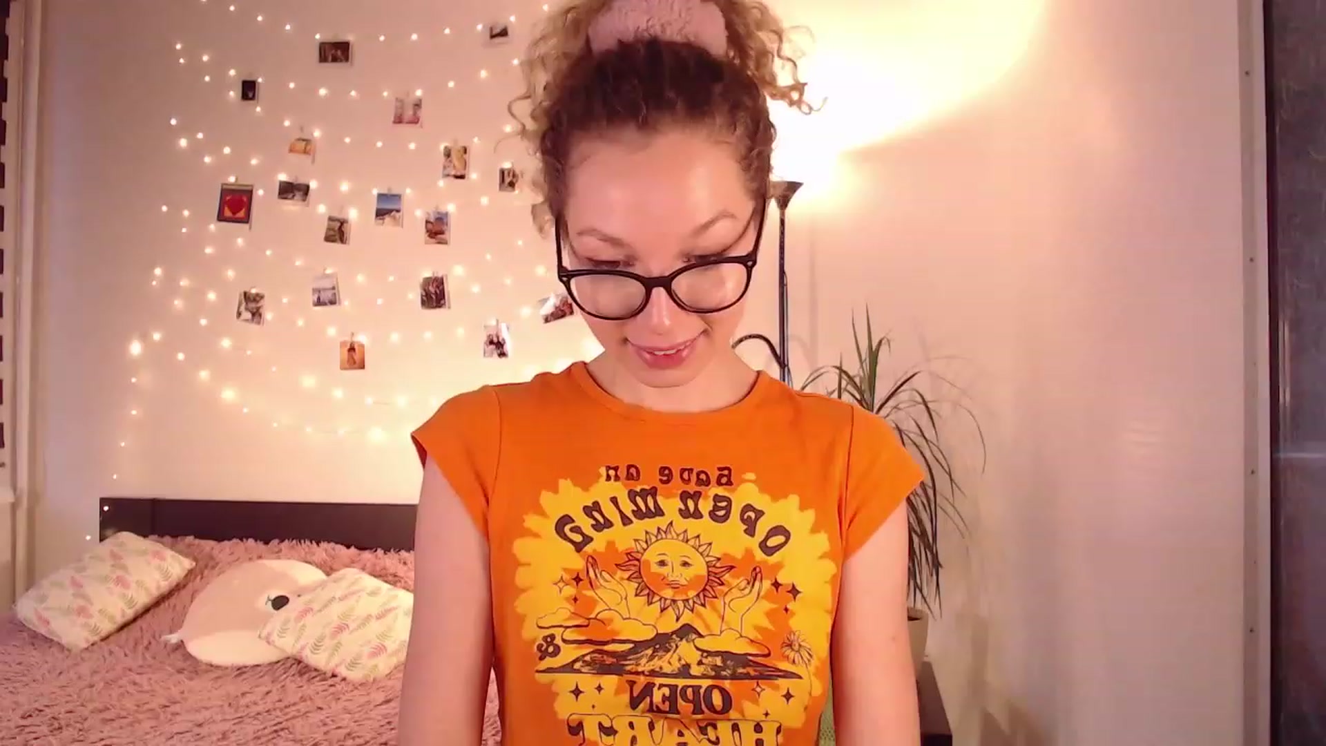Gallery image thumbnail from Nansyfox1's myfreecams stream on, 12/12/2022, 11:24 image 6 of 20