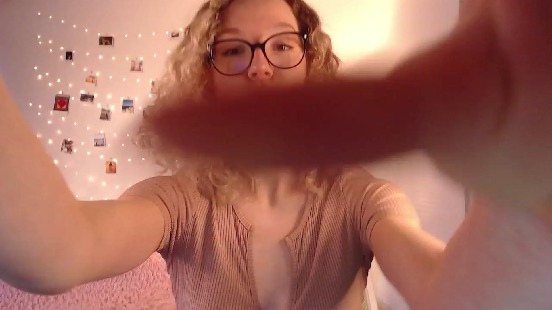 Gallery image thumbnail from Nansyfox1's myfreecams stream on, 12/26/2022, 10:21 image 10 of 20
