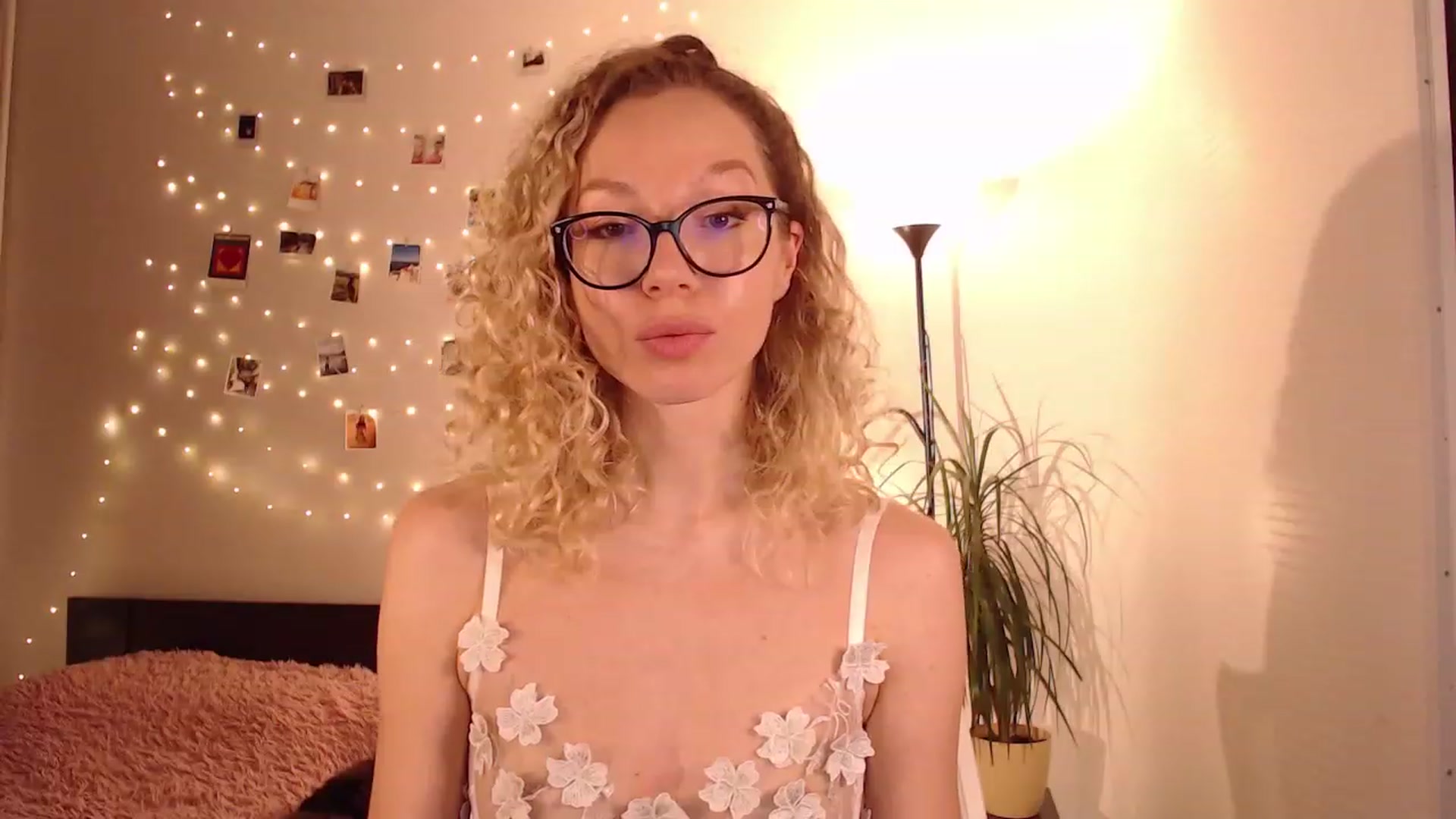 Gallery image thumbnail from Nansyfox1's myfreecams stream on, 01/02/2023, 14:23 image 17 of 20