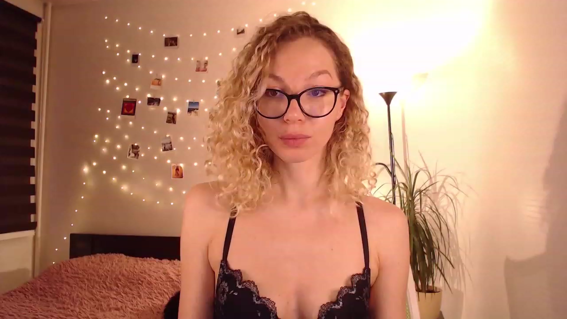 Gallery image thumbnail from Nansyfox1's myfreecams stream on, 01/02/2023, 14:23 image 10 of 20