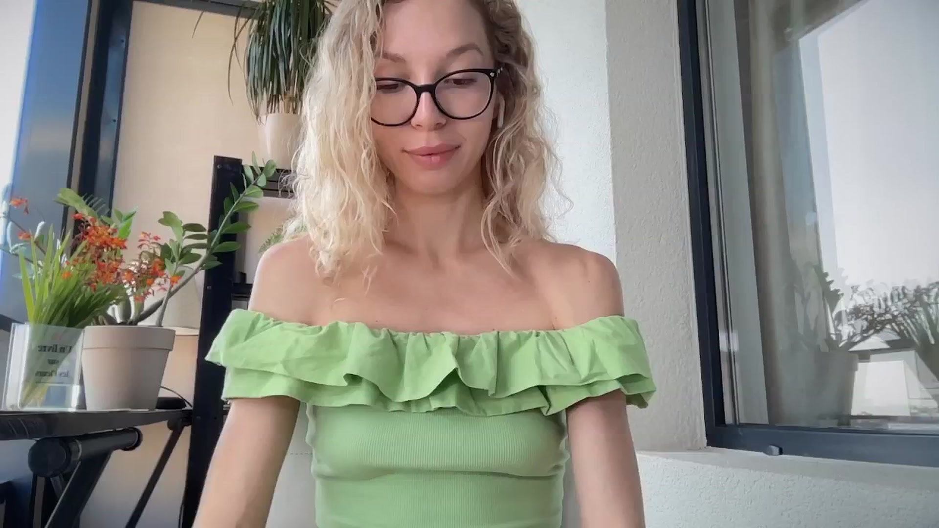Gallery image thumbnail from Nansyfox1's myfreecams stream on, 08/20/2024, 12:21 image 6 of 20