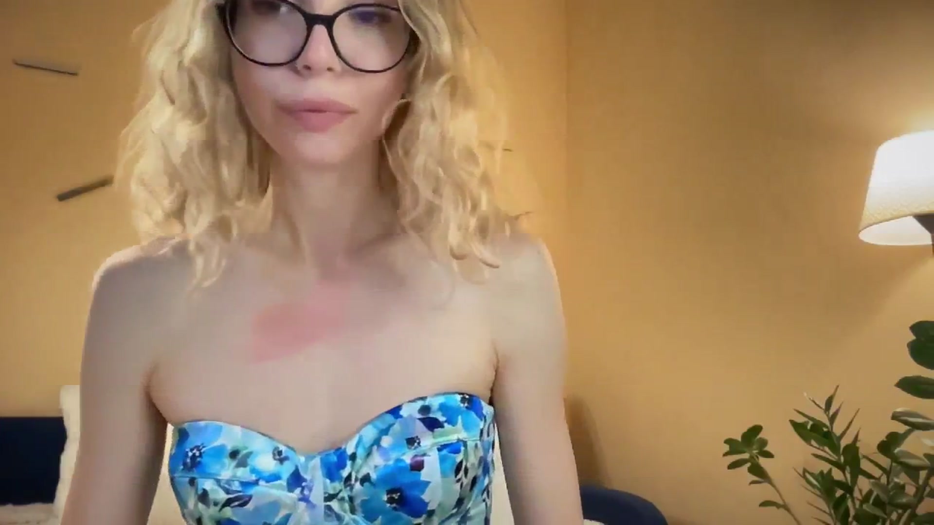 Gallery image thumbnail from Nansyfox1's myfreecams stream on, 11/25/2024, 17:40 image 3 of 20