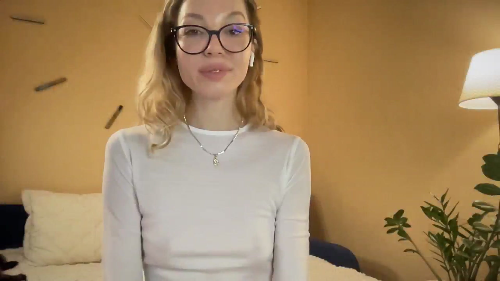Gallery image thumbnail from Nansyfox1's myfreecams stream on, 11/27/2024, 17:46 image 14 of 20