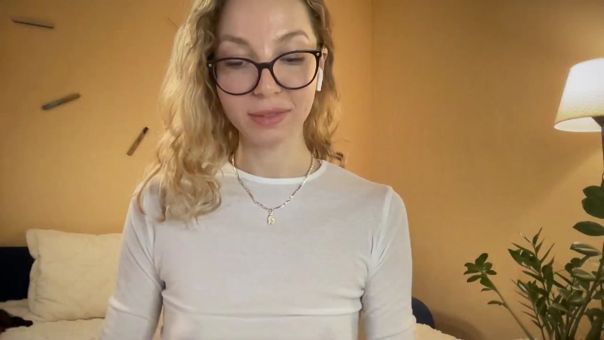 Gallery image thumbnail from Nansyfox1's myfreecams stream on, 11/27/2024, 17:46 image 7 of 20