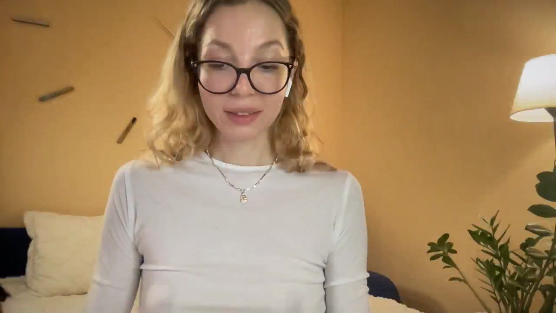 Gallery image thumbnail from Nansyfox1's myfreecams stream on, 11/27/2024, 17:46 image 18 of 20