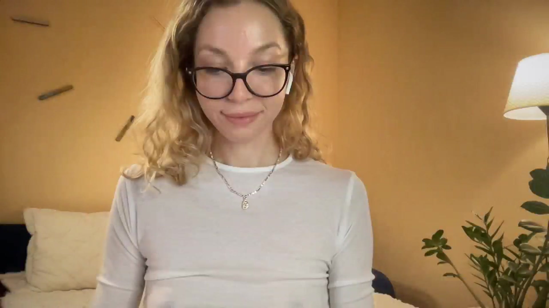 Gallery image thumbnail from Nansyfox1's myfreecams stream on, 11/27/2024, 17:46 image 16 of 20