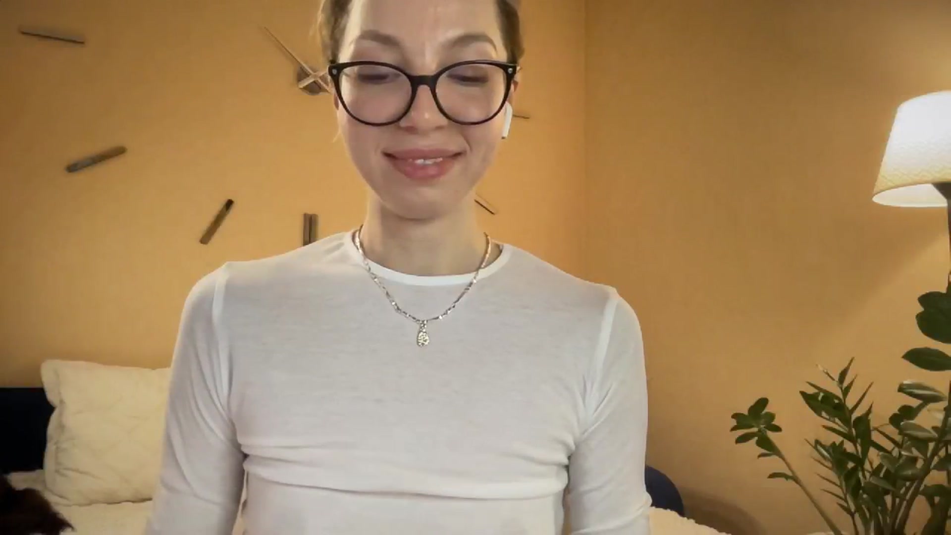 Gallery image thumbnail from Nansyfox1's myfreecams stream on, 11/27/2024, 17:46 image 5 of 20
