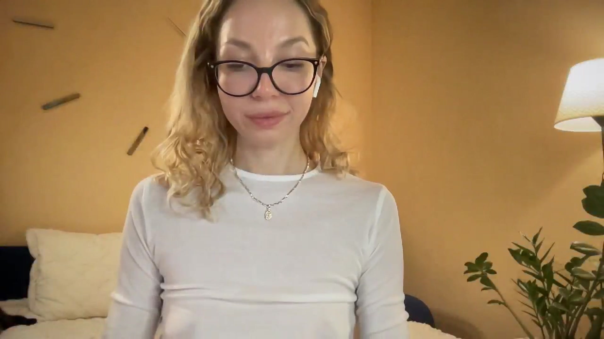 Gallery image thumbnail from Nansyfox1's myfreecams stream on, 11/27/2024, 17:46 image 8 of 20