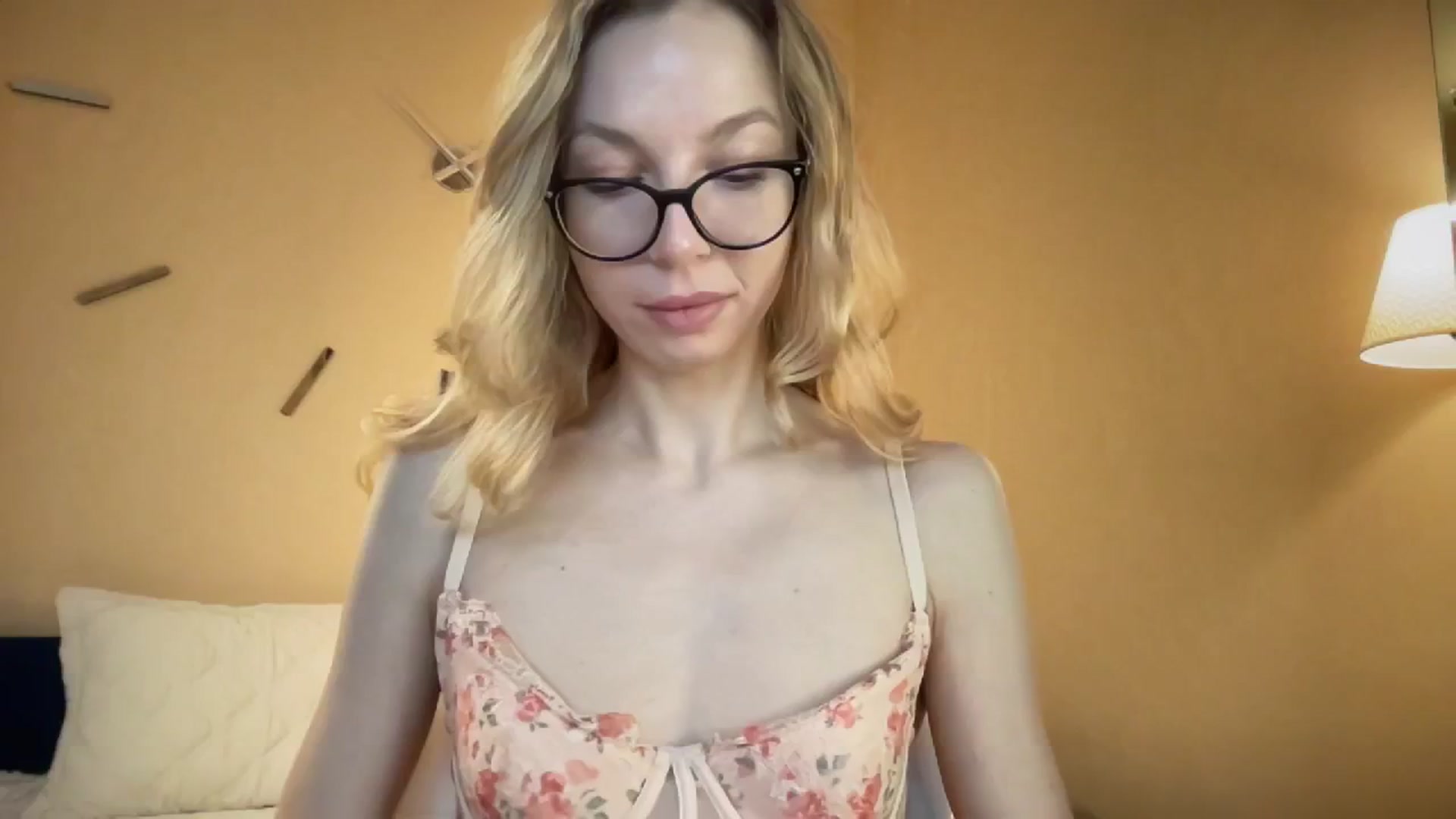 Gallery image thumbnail from Nansyfox1's myfreecams stream on, 12/02/2024, 11:05 image 18 of 20