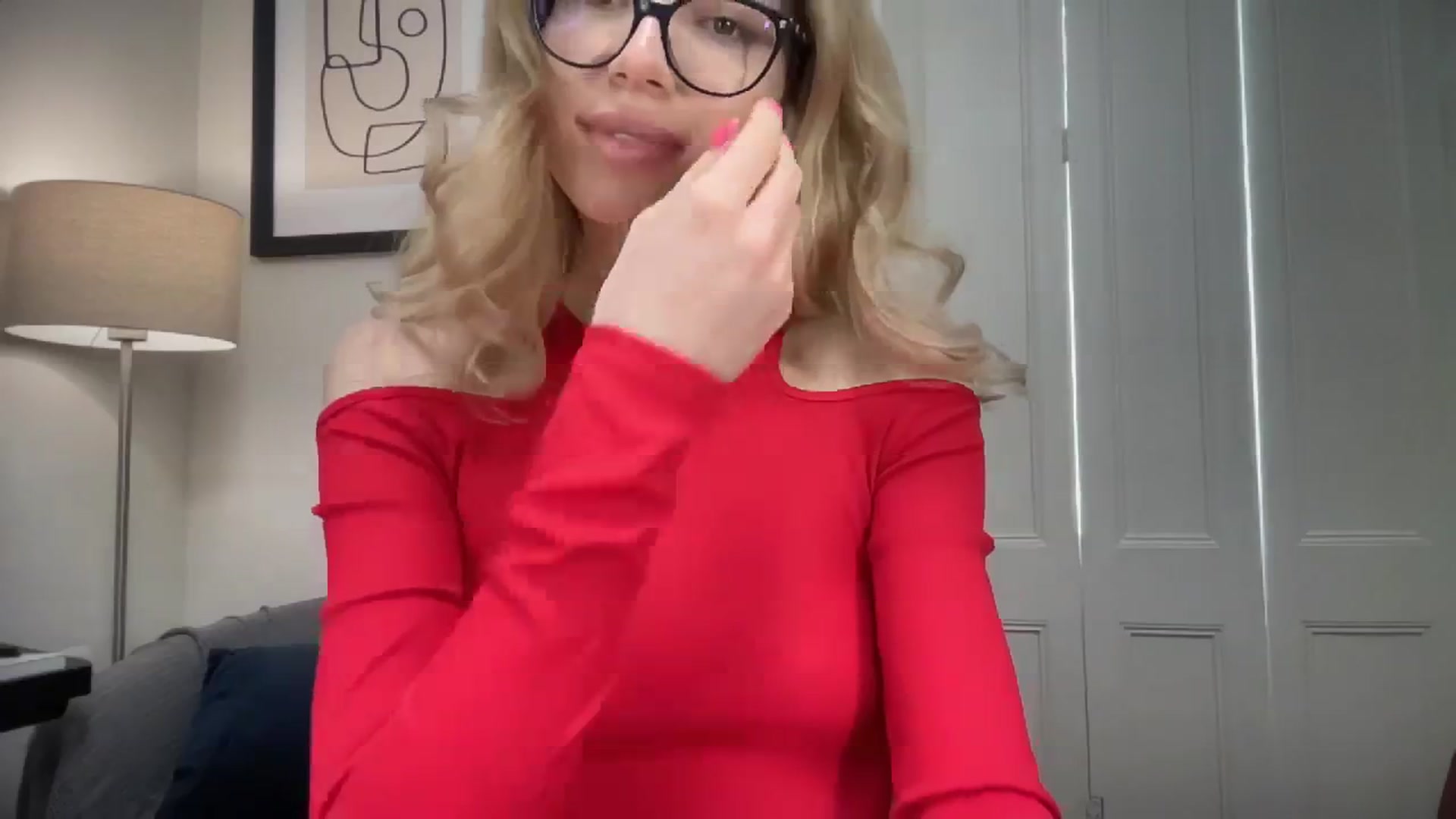 Gallery image thumbnail from Nansyfox1's myfreecams stream on, 12/10/2024, 10:38 image 18 of 20