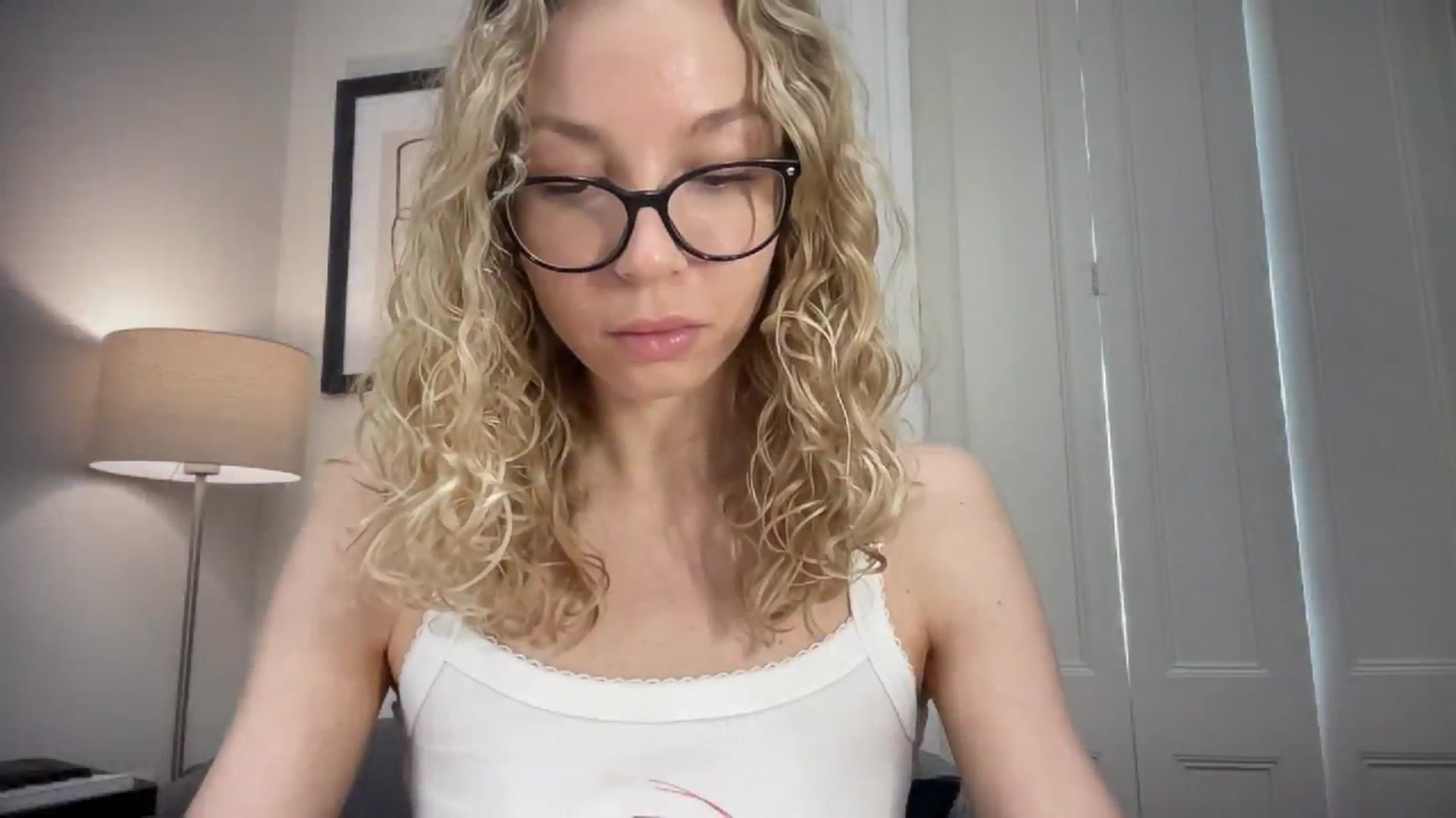 Gallery image thumbnail from Nansyfox1's myfreecams stream on, 12/12/2024, 10:14 image 6 of 20
